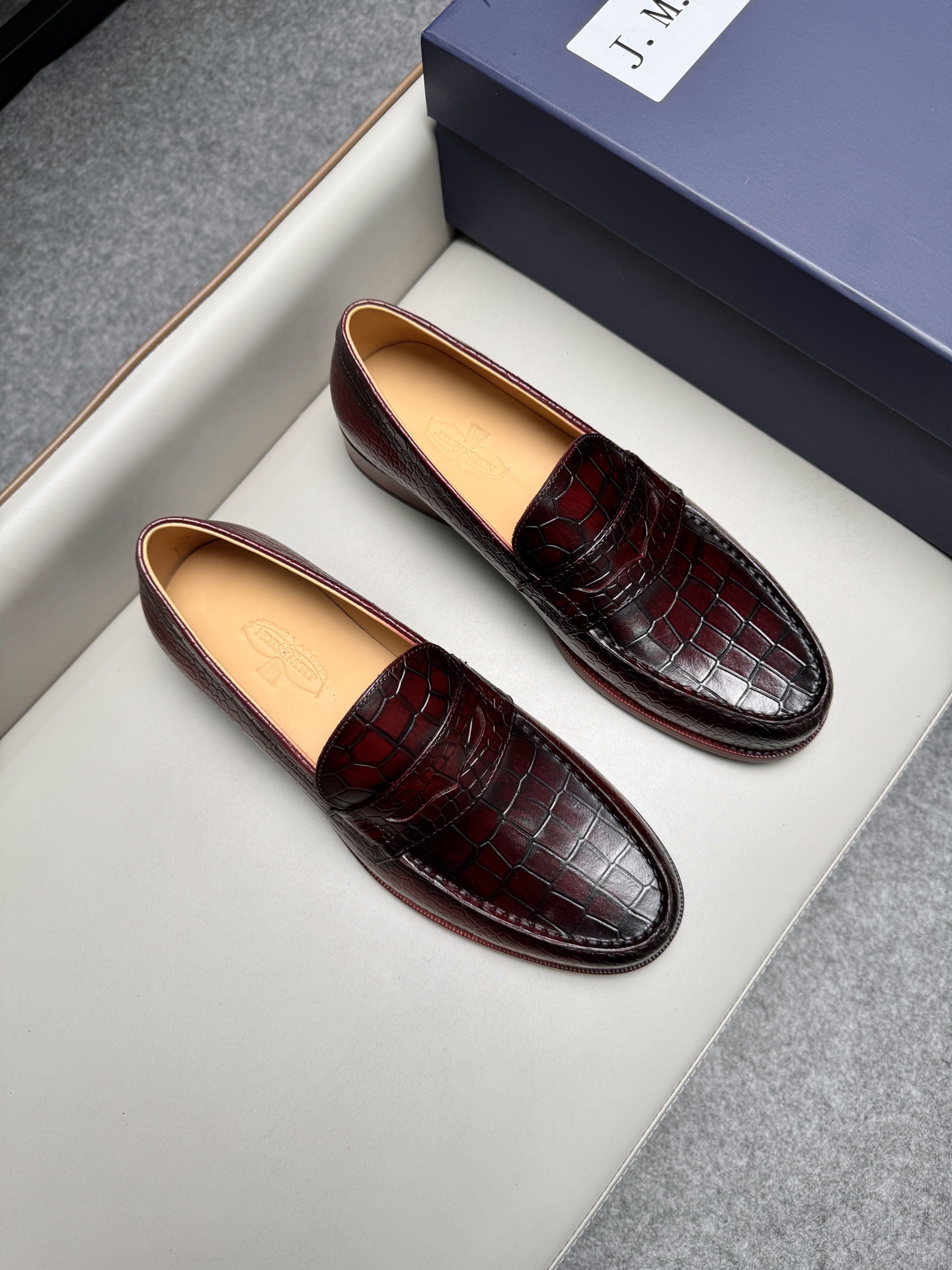 Лоферы мужские в стиле J.M. Weston бордового цвета