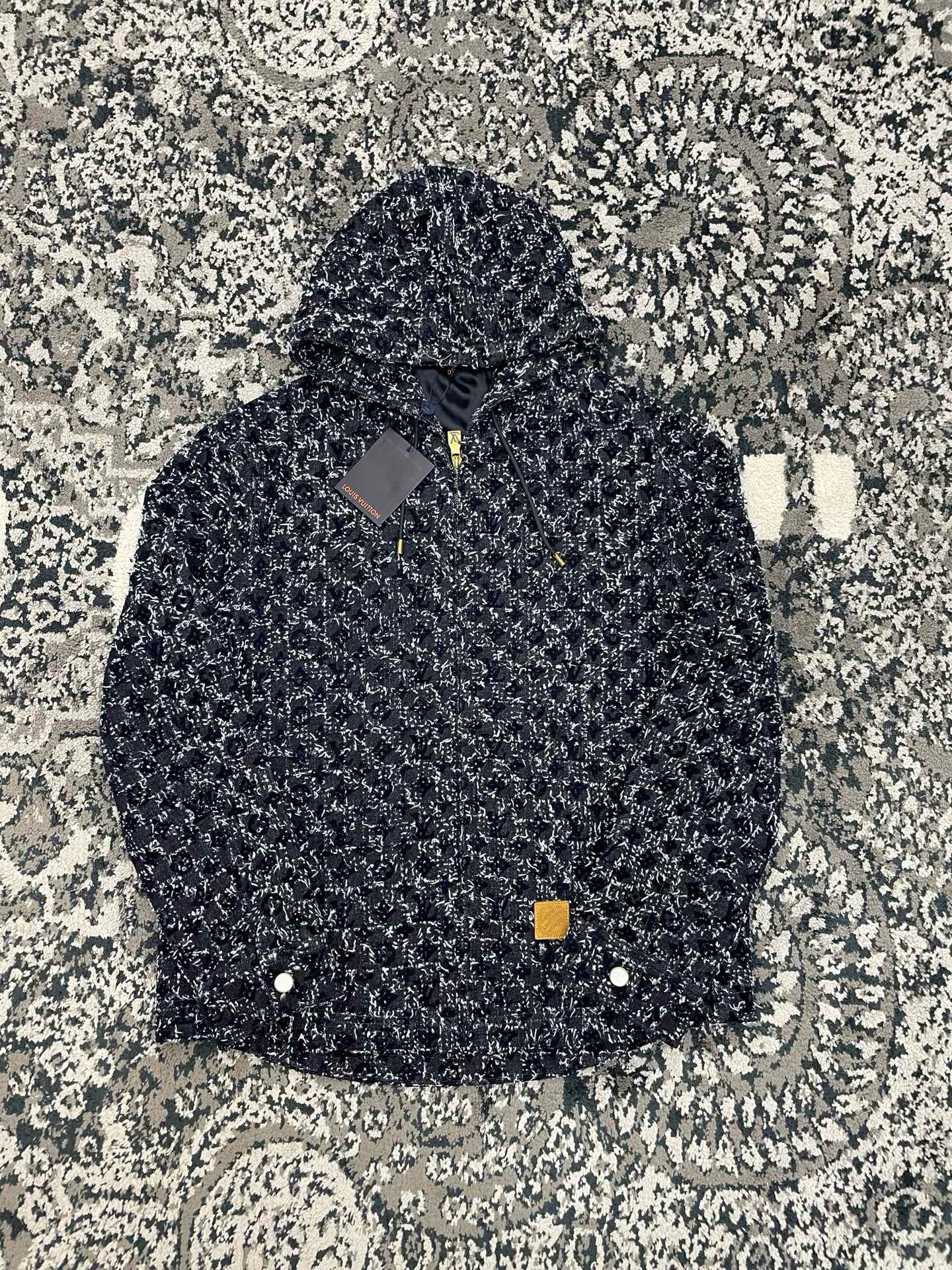 Куртка мужская Louis Vuitton тёмно-синего цвета с фактурным цветочным жаккардом и капюшоном