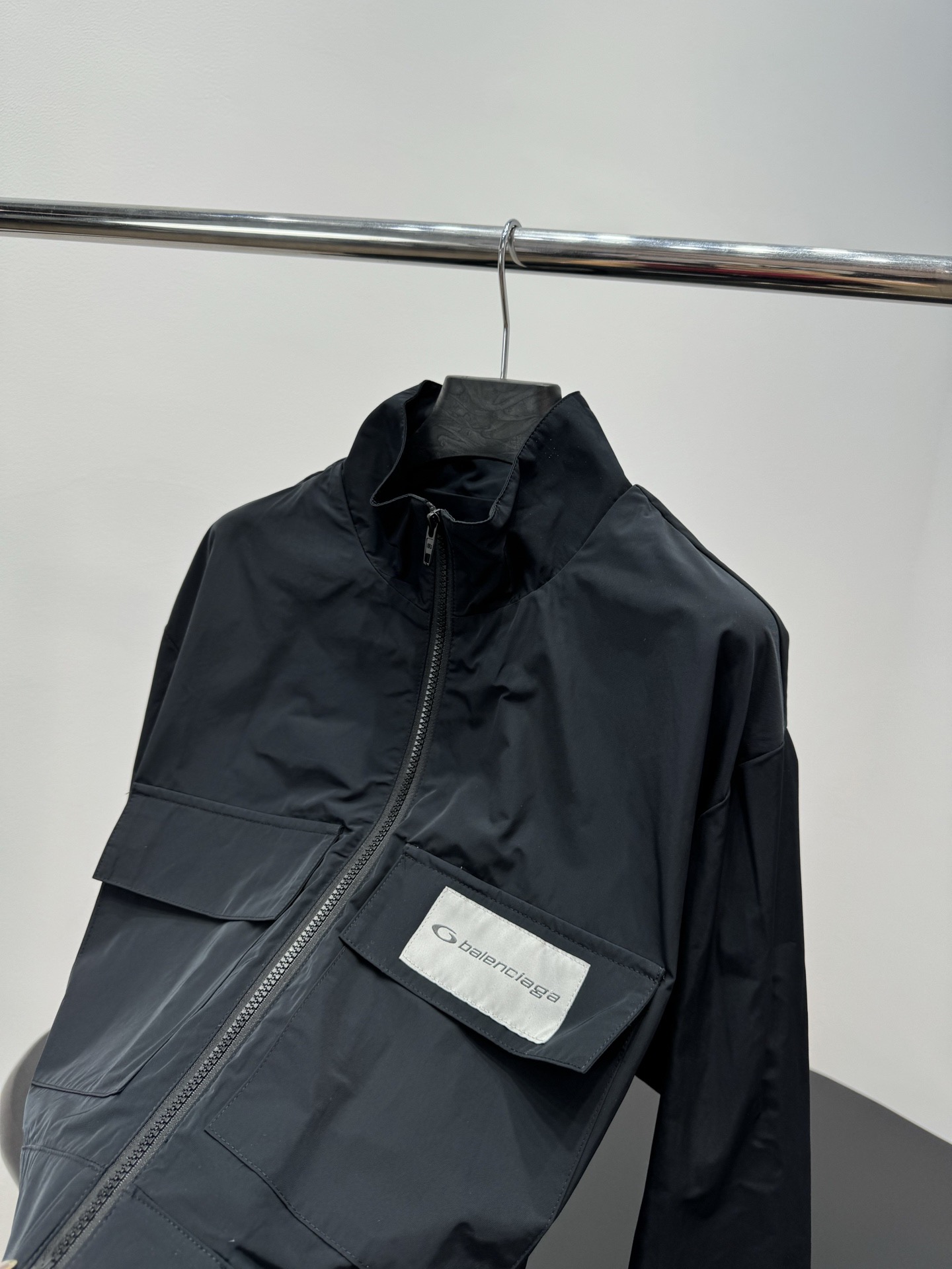 Куртка женская в стиле Balenciaga Loop Sports чёрного цвета укороченная