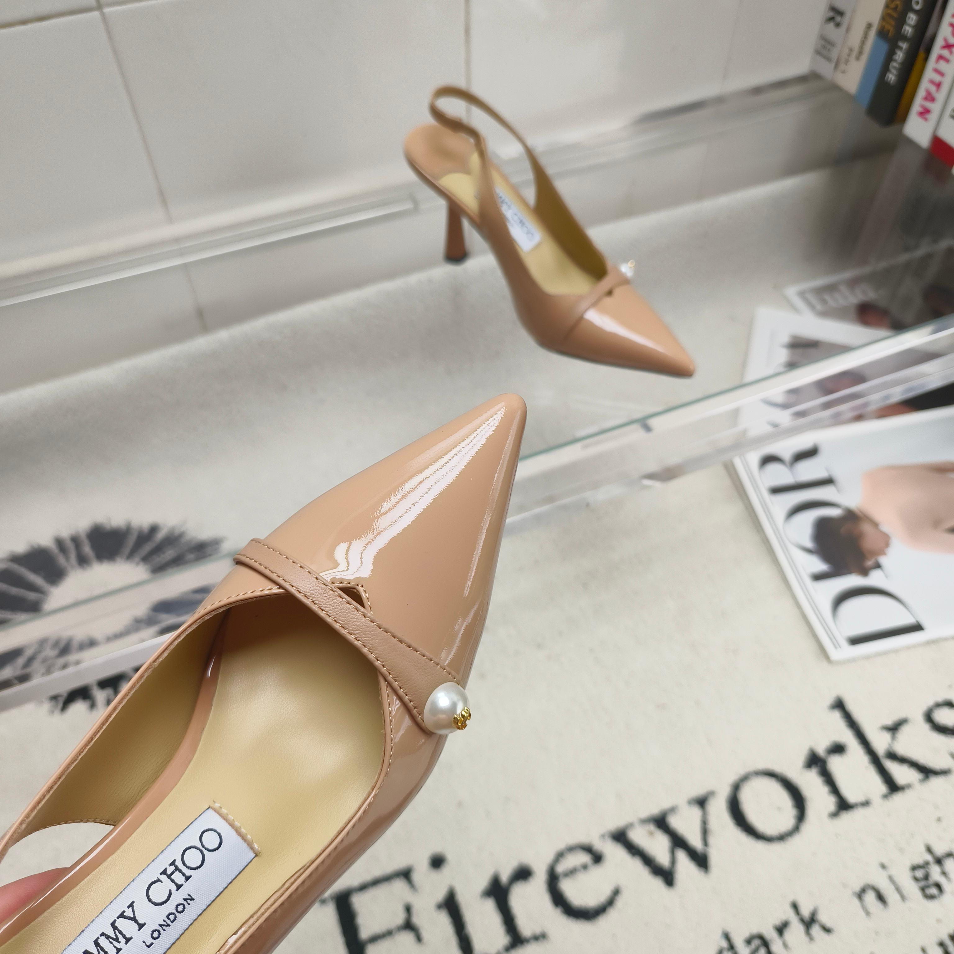 Босоножки женские в стиле Jimmy Choo Ray бежевого цвета