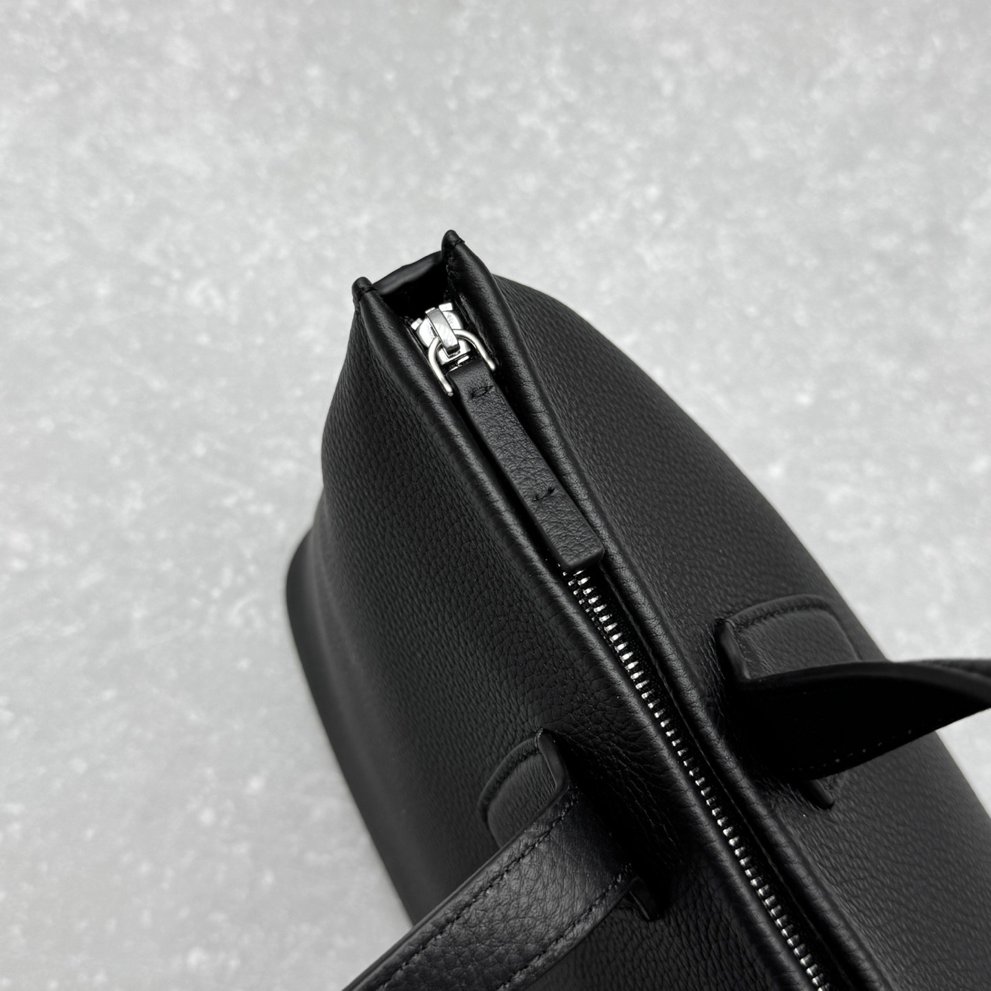 Сумка женская в стиле The Row Marcel чёрного  цвета