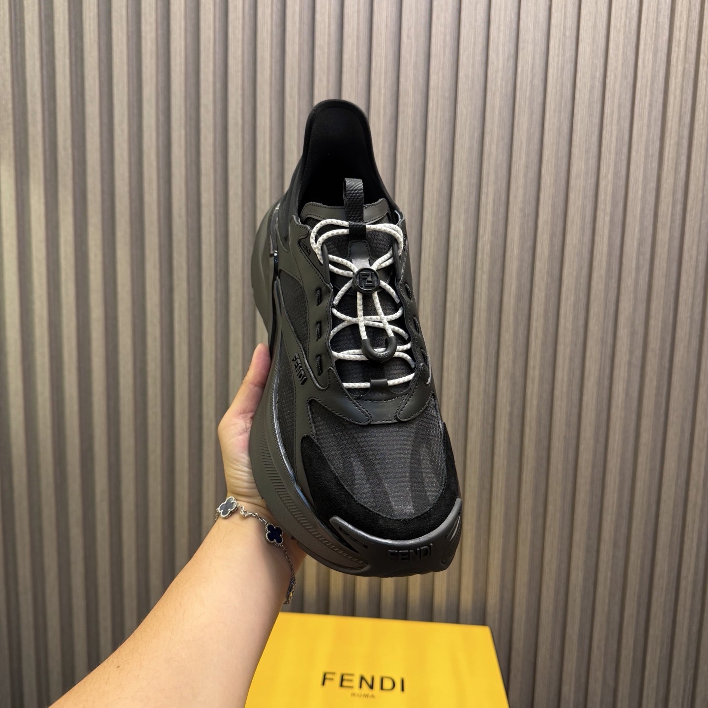 Кроссовки мужские в стиле Fendi F-Light черного цвета