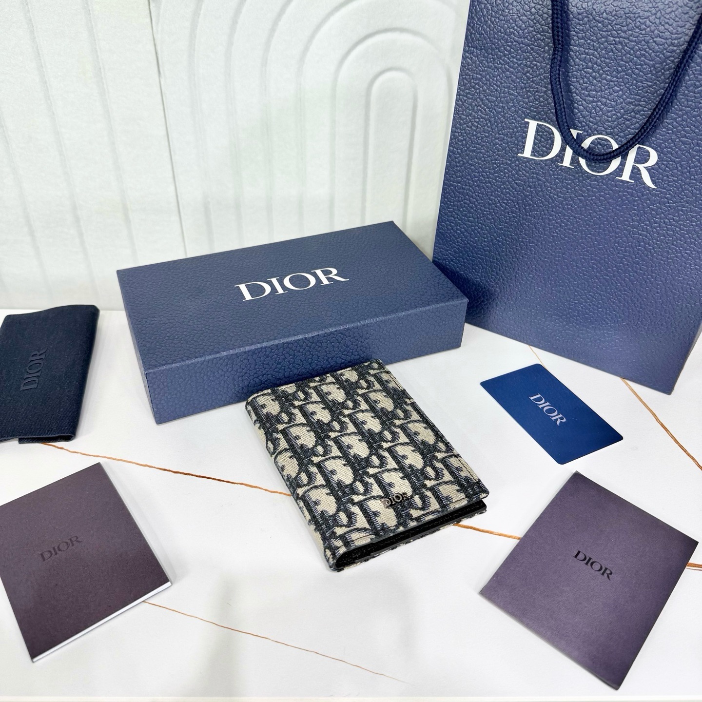 Обложка для паспорта Dior бежево-чёрного цвета