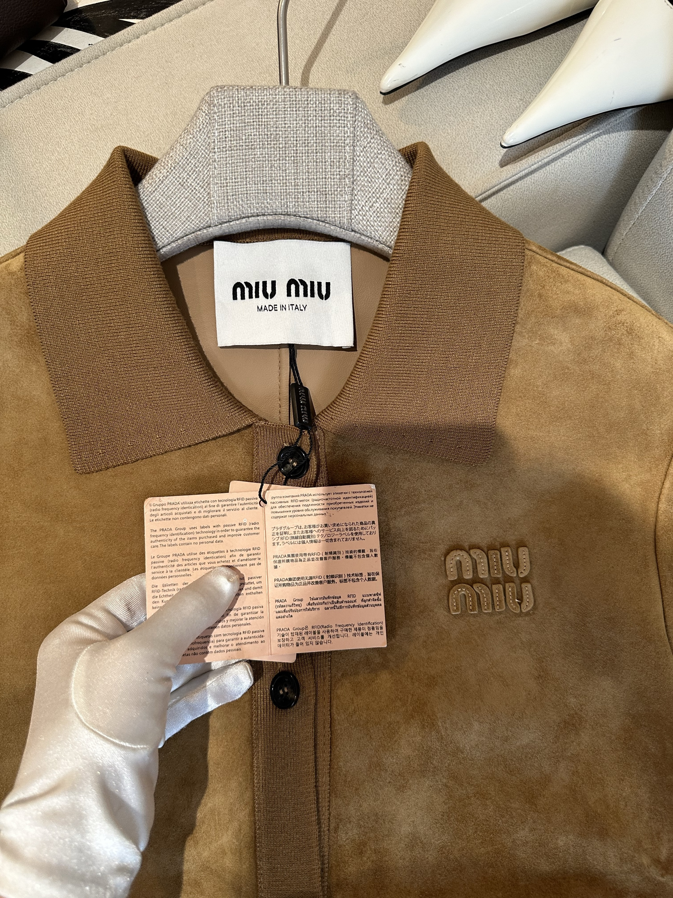 Куртка женская Miu Miu бежево-коричневого цвета с трикотажной отделкой
