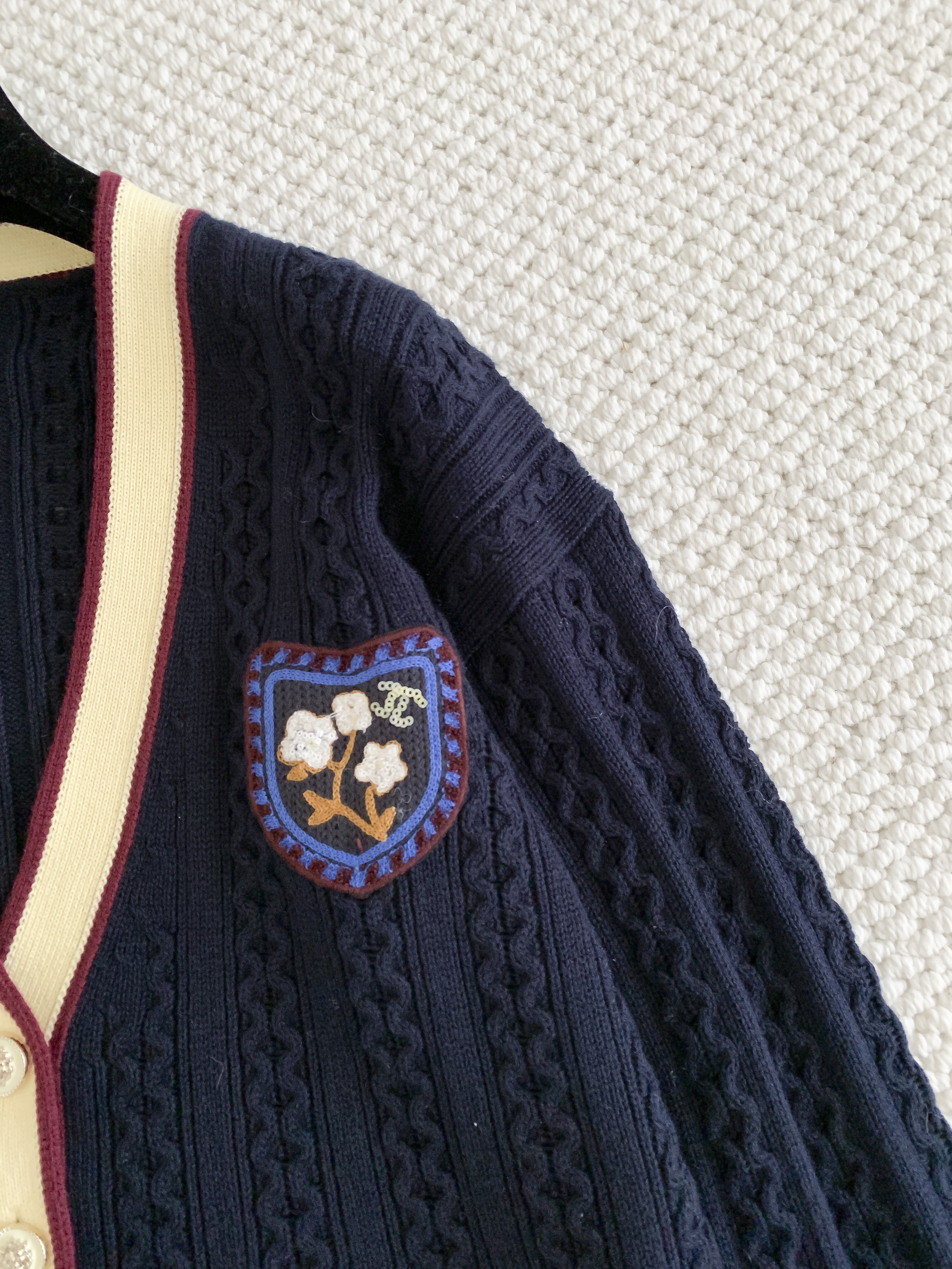 Костюм женский в стиле Chanel тёмно-синего с юбкой и кардиганом