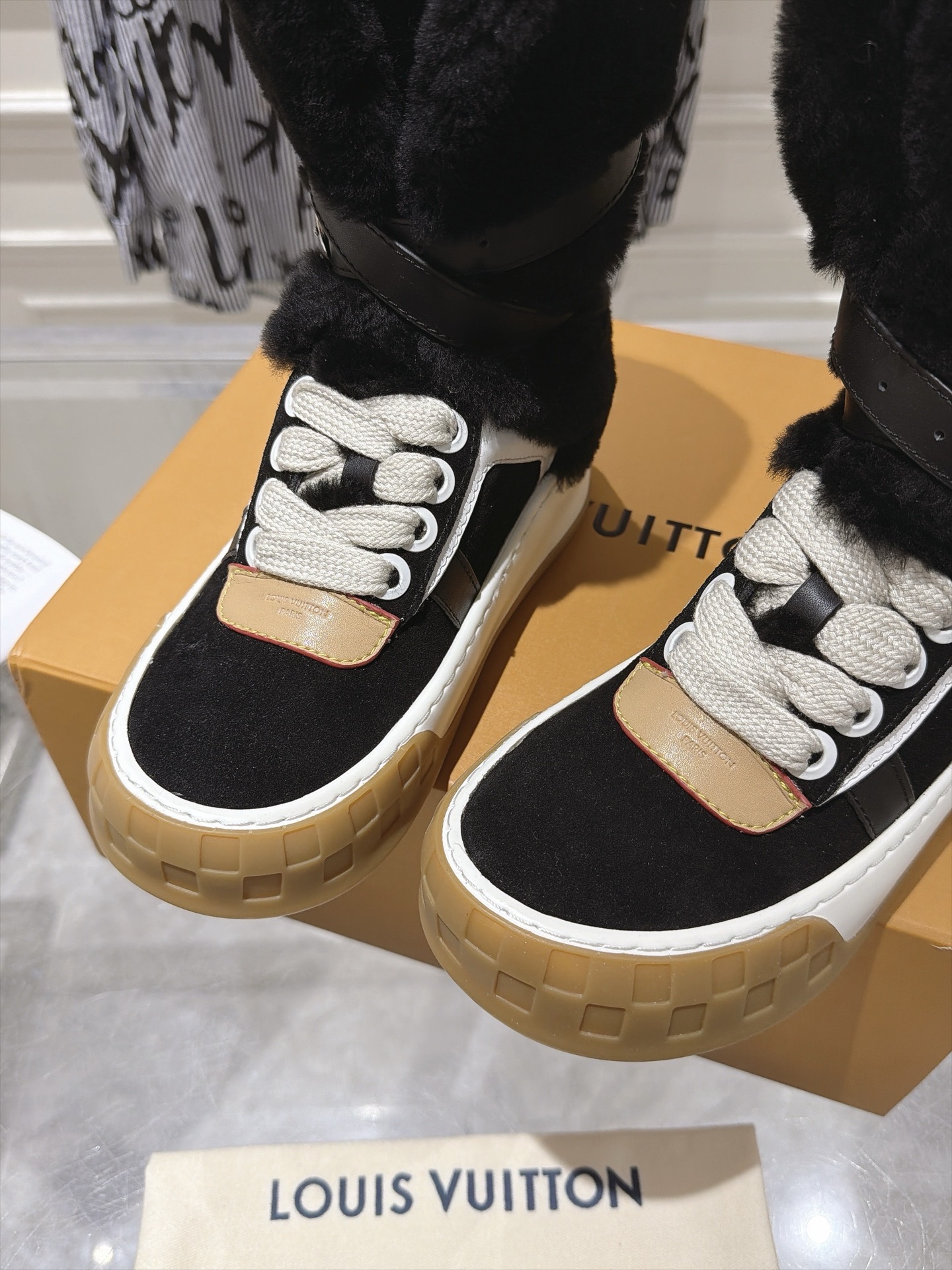 Ботинки Louis Vuitton LV Cloud Lace-Up Ankle Boot Sneaker черного цвета