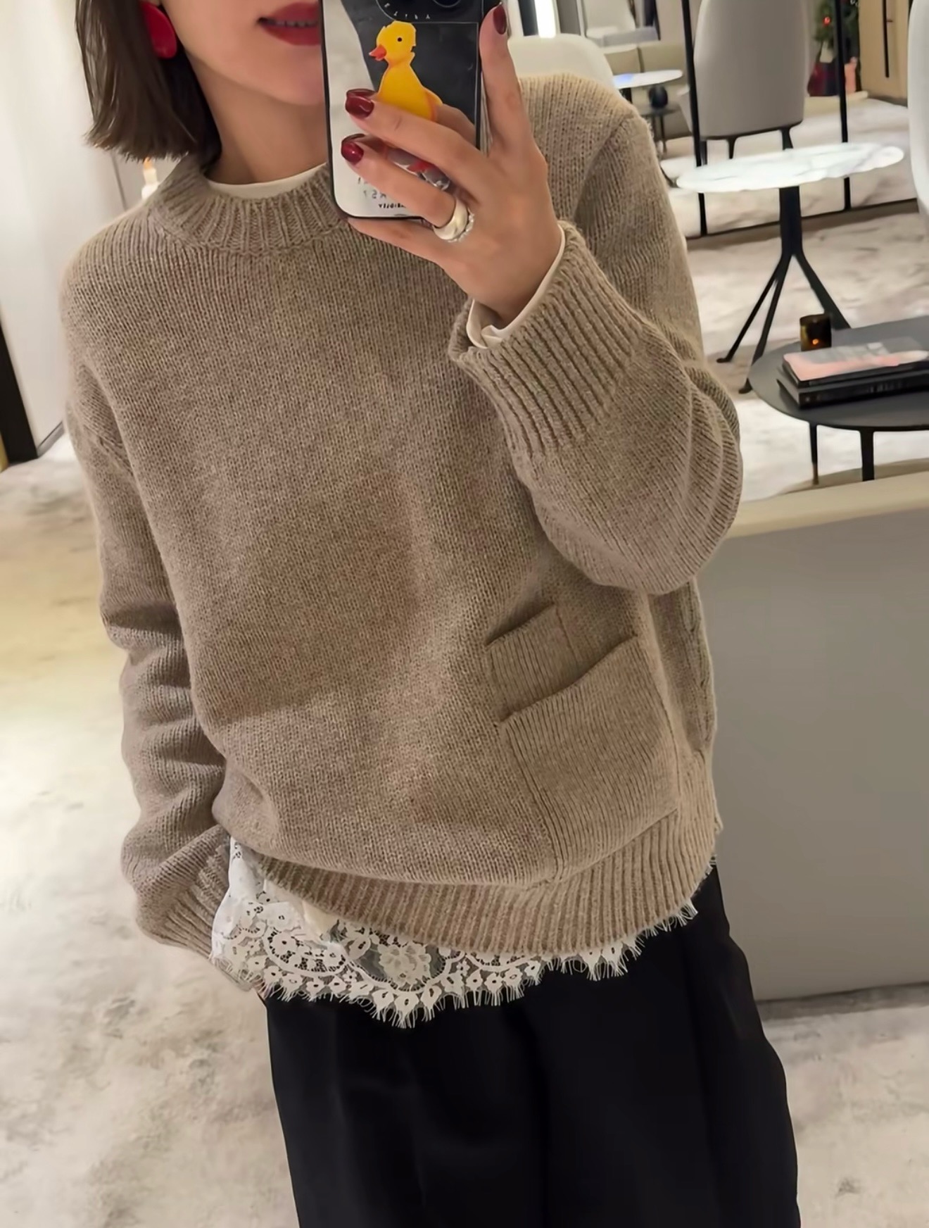 Свитер женский в стиле The Row из шерсти и кашемира бежевого цвета