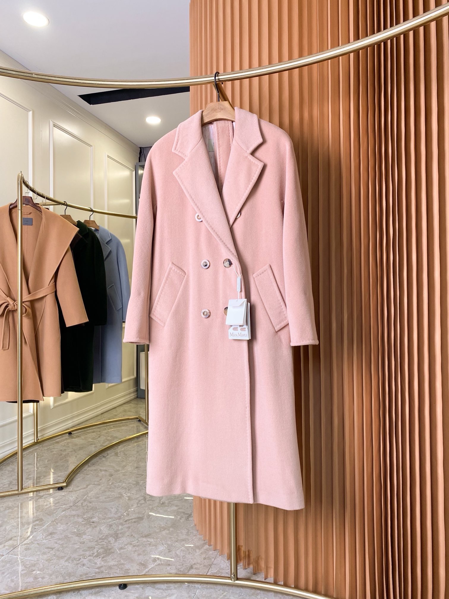 Пальто женское в стиле Max Mara Anne-Marie Beretta пудрово-розового цвета