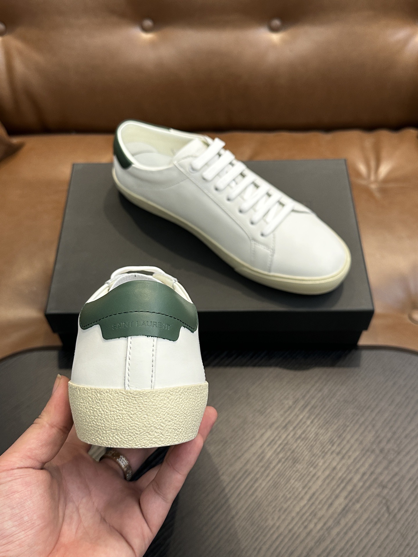 Кроссовки мужские в стиле Saint Laurent SL/61 белого цвета с зелёной вставкой