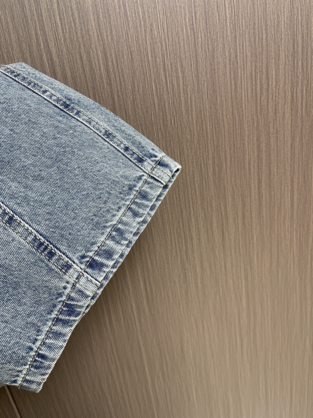 Джинсы мужские в стиле Bottega Veneta свободные светло-голубого цвета с резинкой