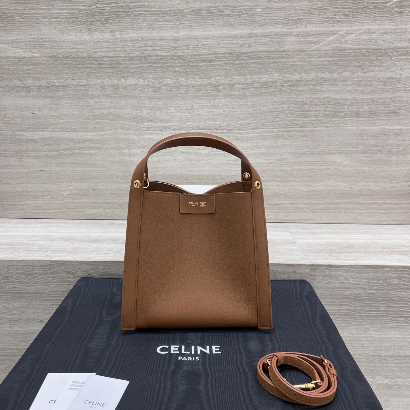 Сумка женская в стиле Celine Cubo карамельного цвета