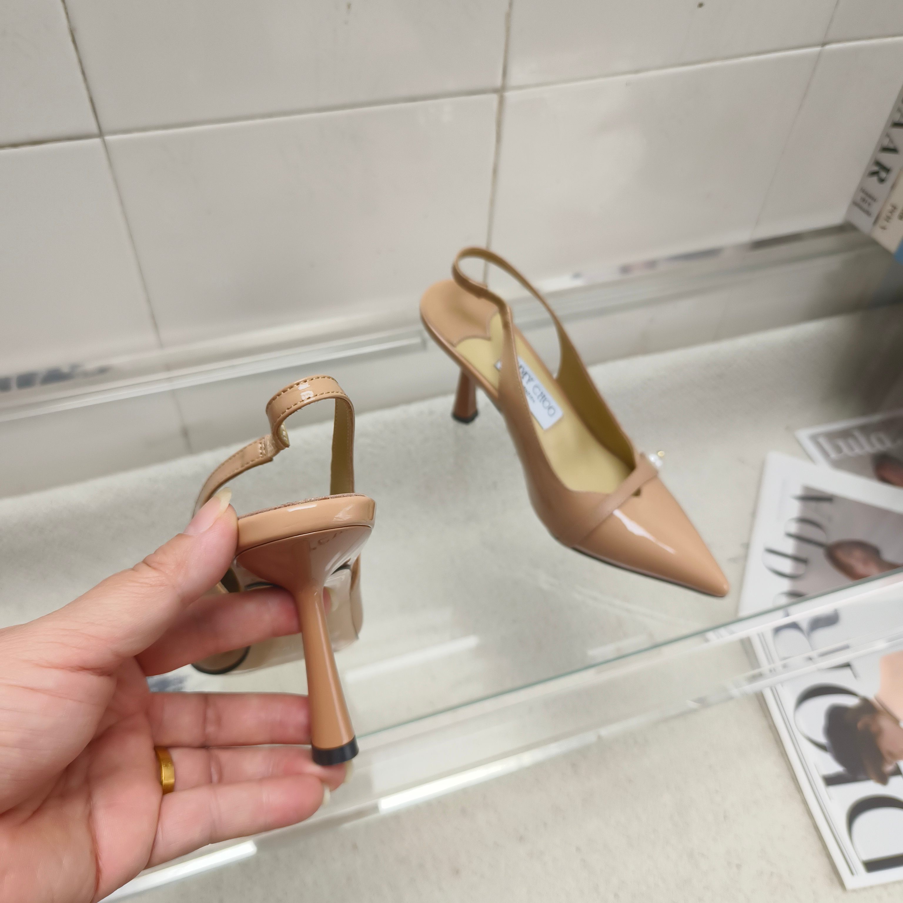 Босоножки женские в стиле Jimmy Choo Ray бежевого цвета