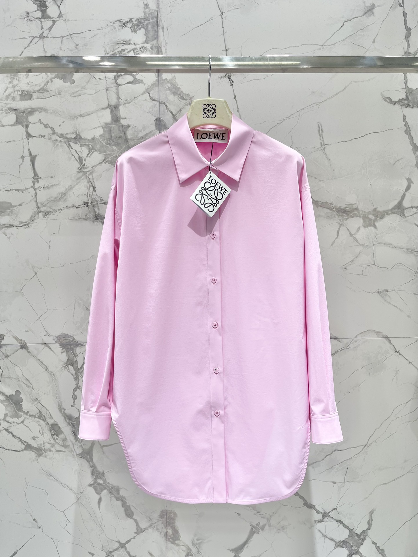 Рубашка женская в стиле Loewe хлопковая с длинным рукавом розового цвета
