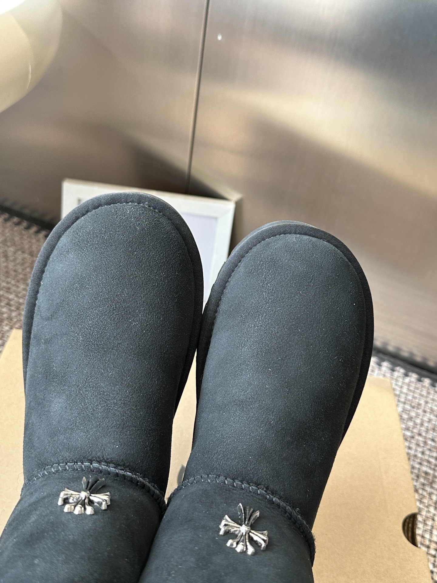 Угги женские UGG x Chrome Hearts Classic Short II черного цвета