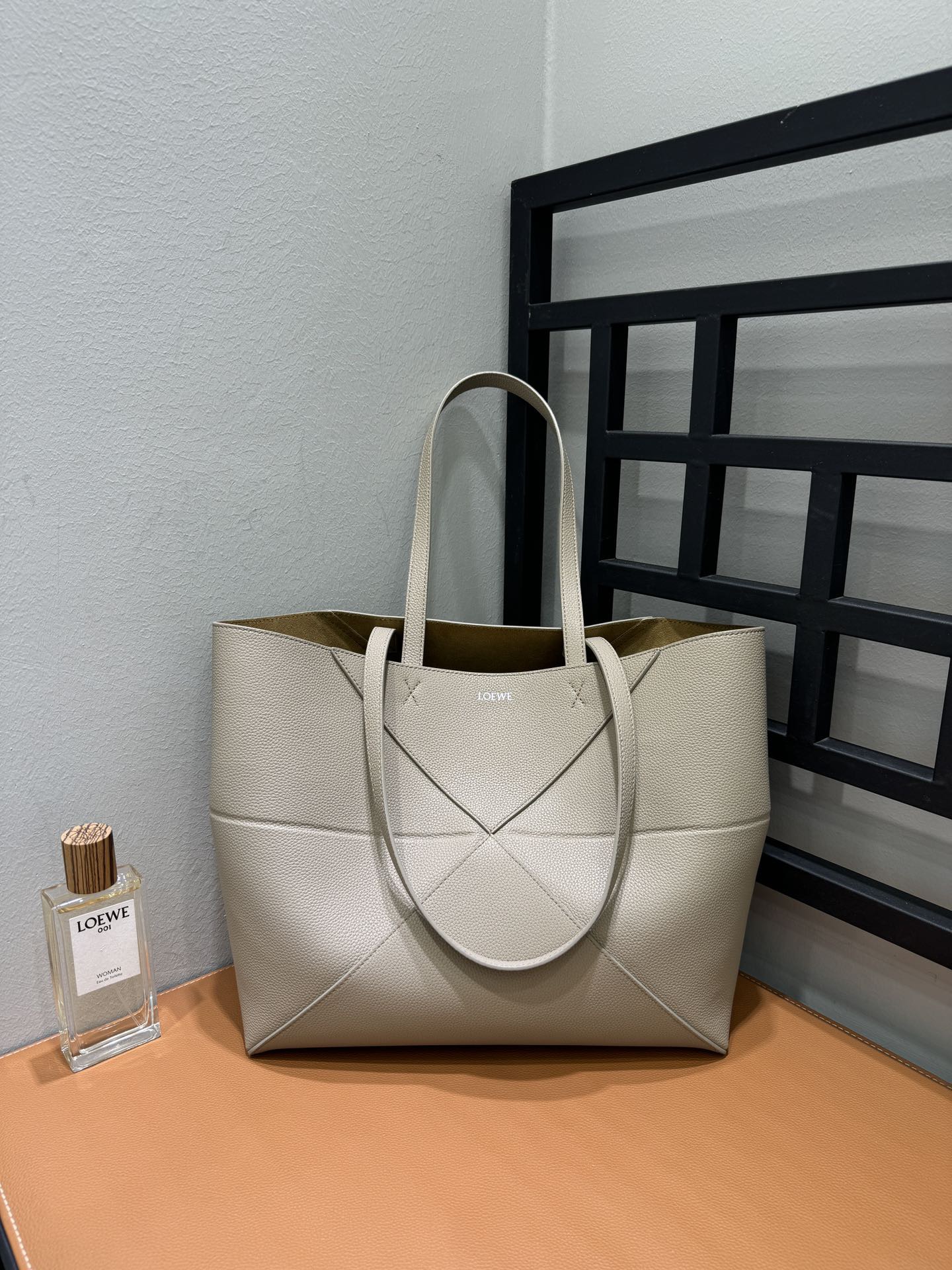 Сумка женская в стиле Loewe Puzzle Fold светло-бежевого цвета