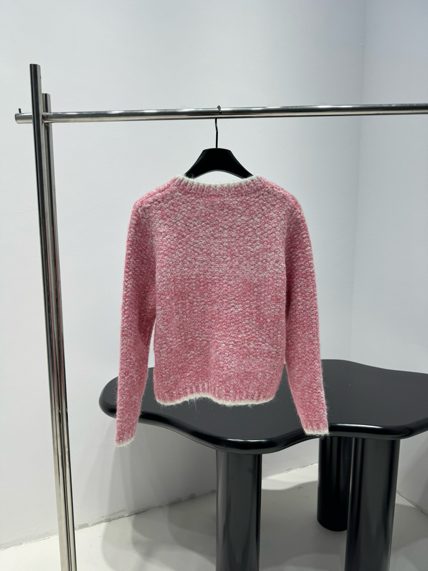 Комплект женский в стиле Chanel из твидовой смесовой пряжи розового цвета: жакет и шарф