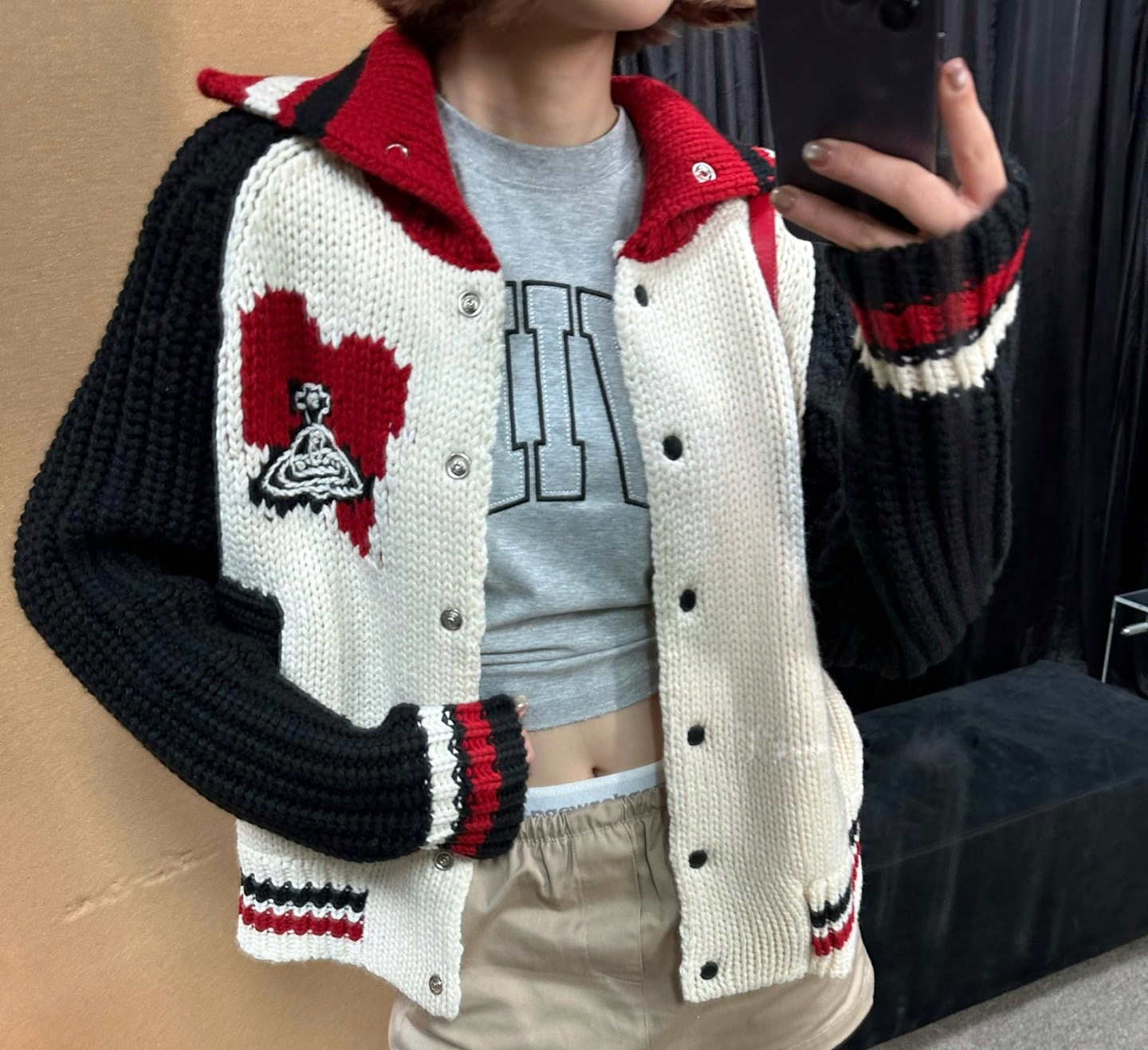 Кардиган женский в стиле Vivienne Westwood  с контрастными рукавами и вышивкой