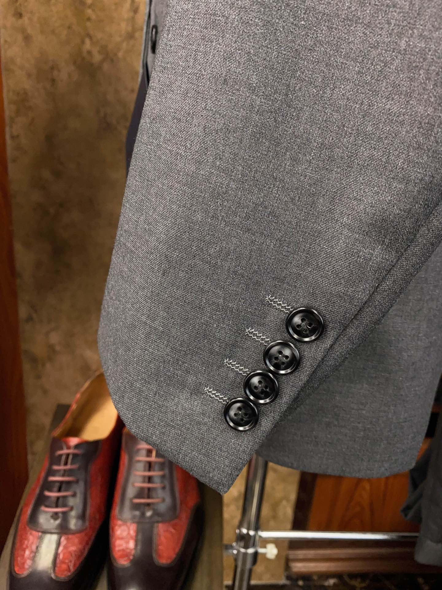 Костюм мужской в стиле Prada классический серого цвета (пиджак + брюки)