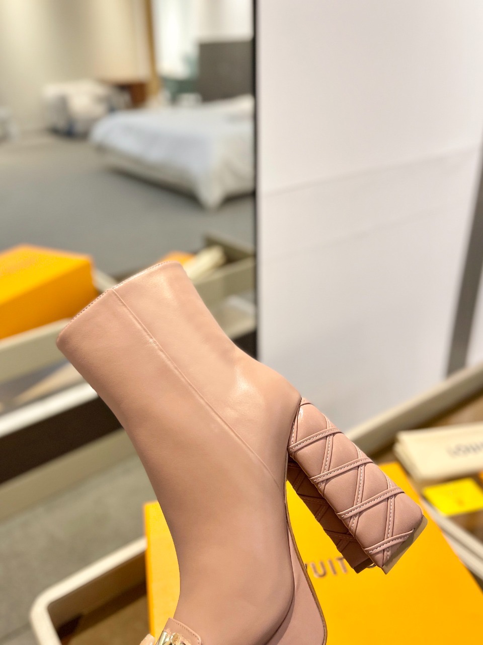 Ботильоны Louis Vuitton Shake Platform Ankle Boot пудрово-розового цвета