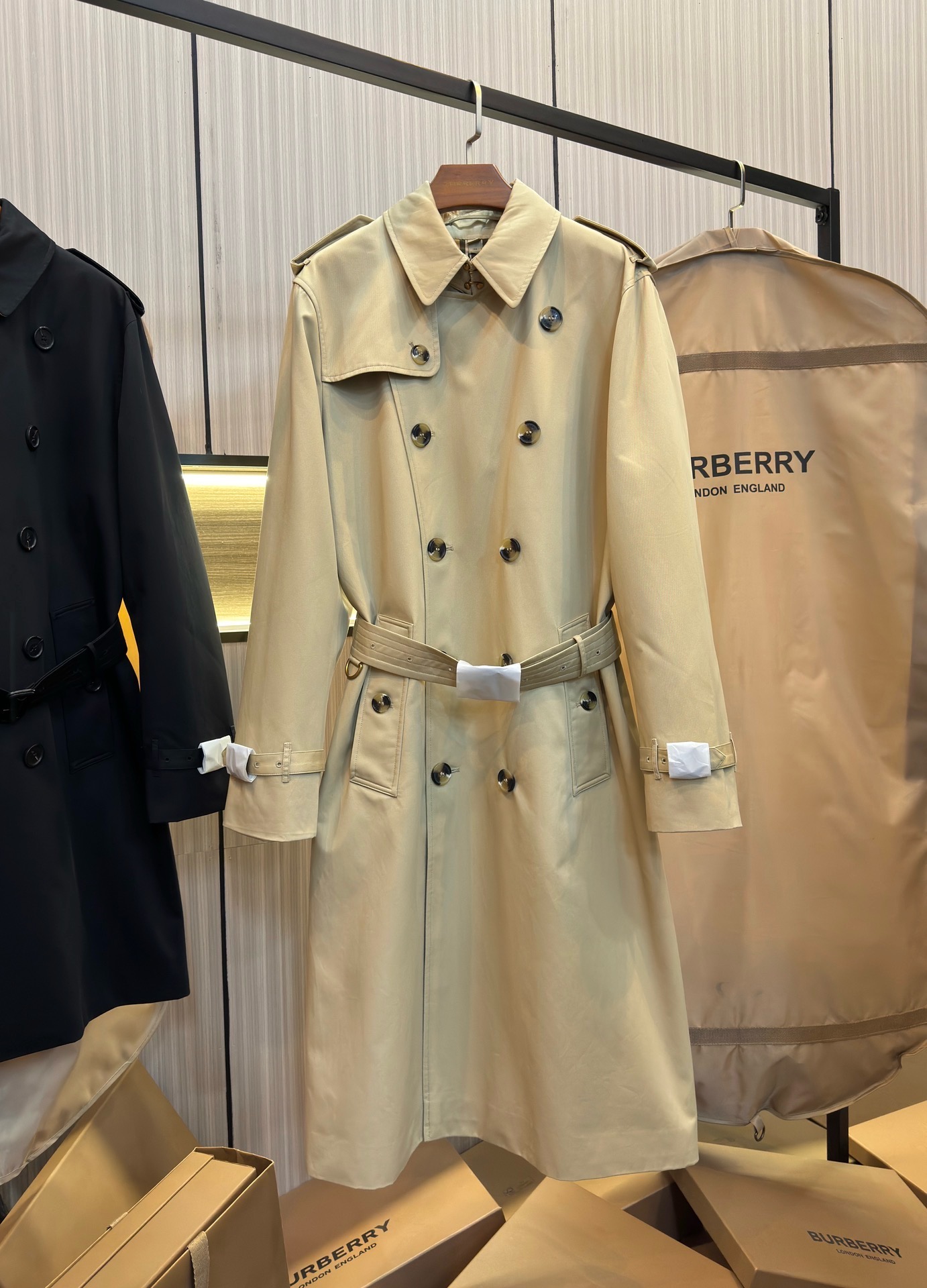 Тренч мужской Burberry Heritage Kensington Long бежевого цвета