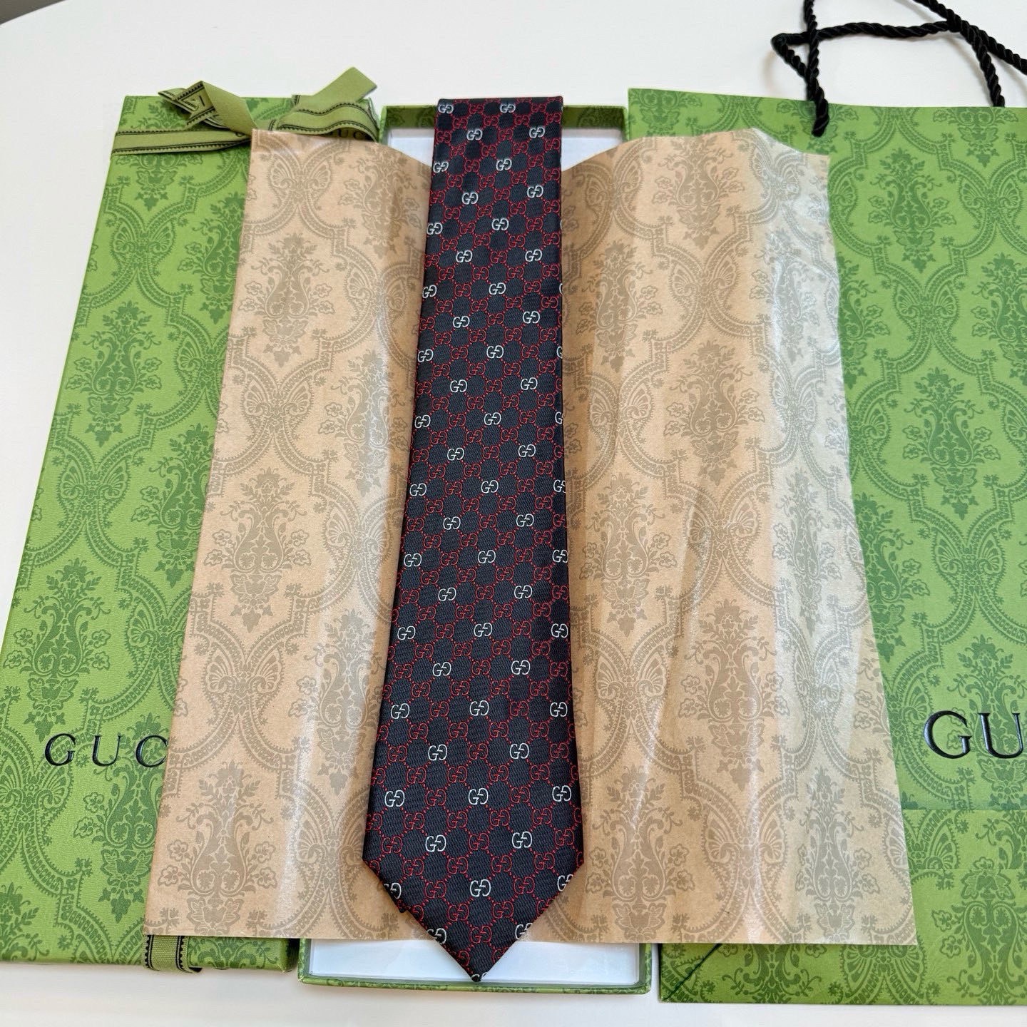 Галстук мужской в стиле Gucci бордового цвета с жаккардовым узором GG