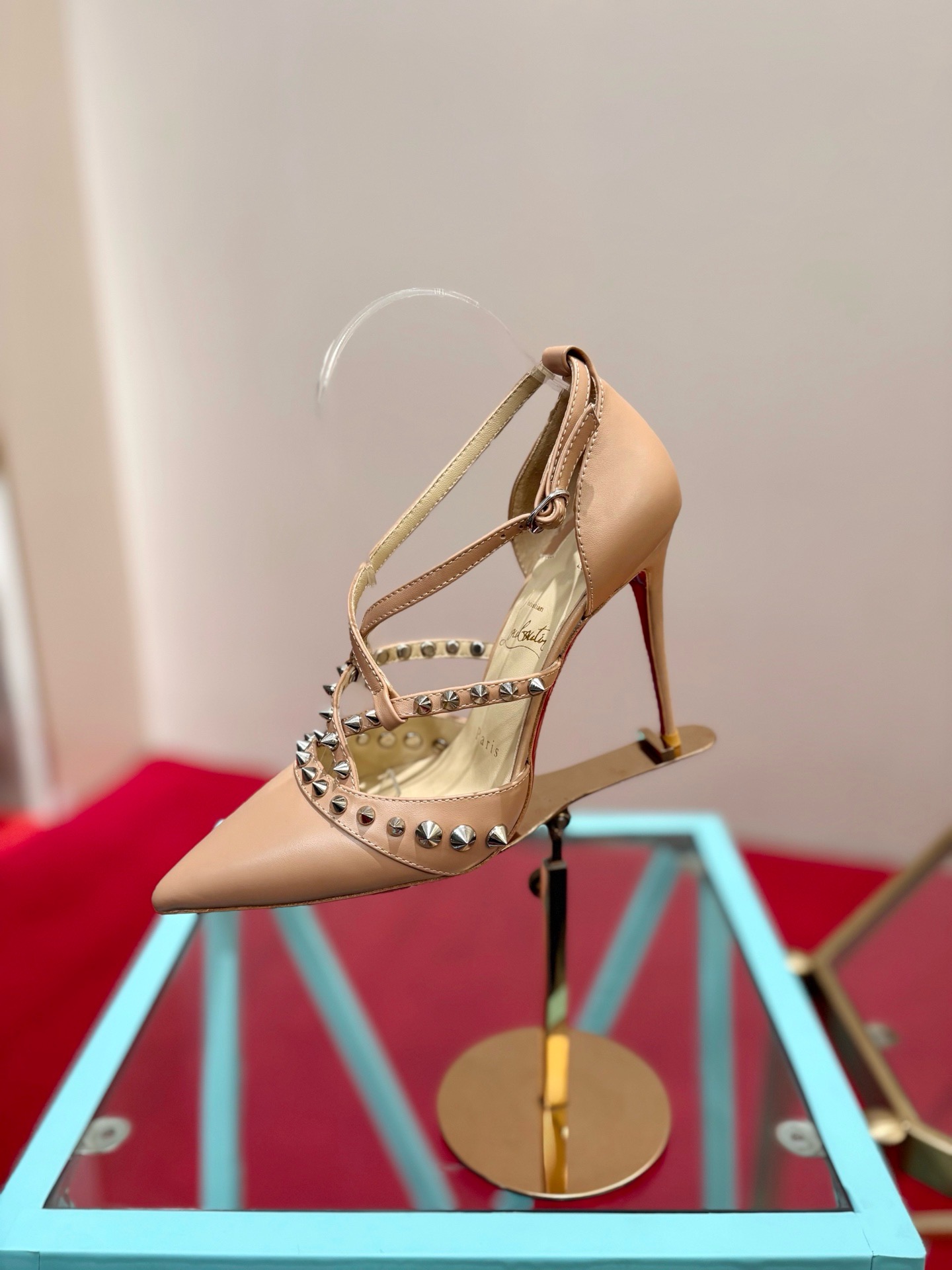 Туфли женские в стиле Christian Louboutin So Kate бежевого цвета