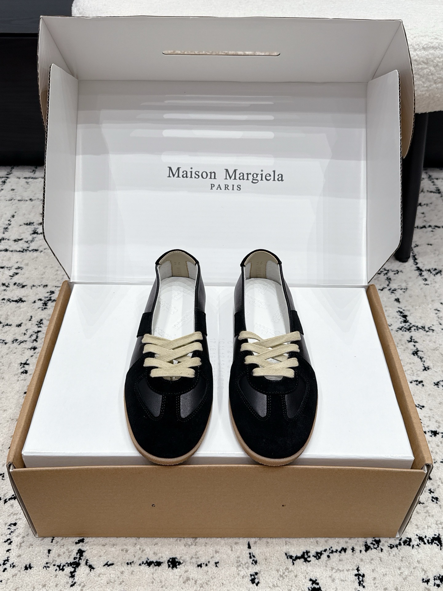 Кроссовки унисекс в стиле Maison Margiela чёрного цвета