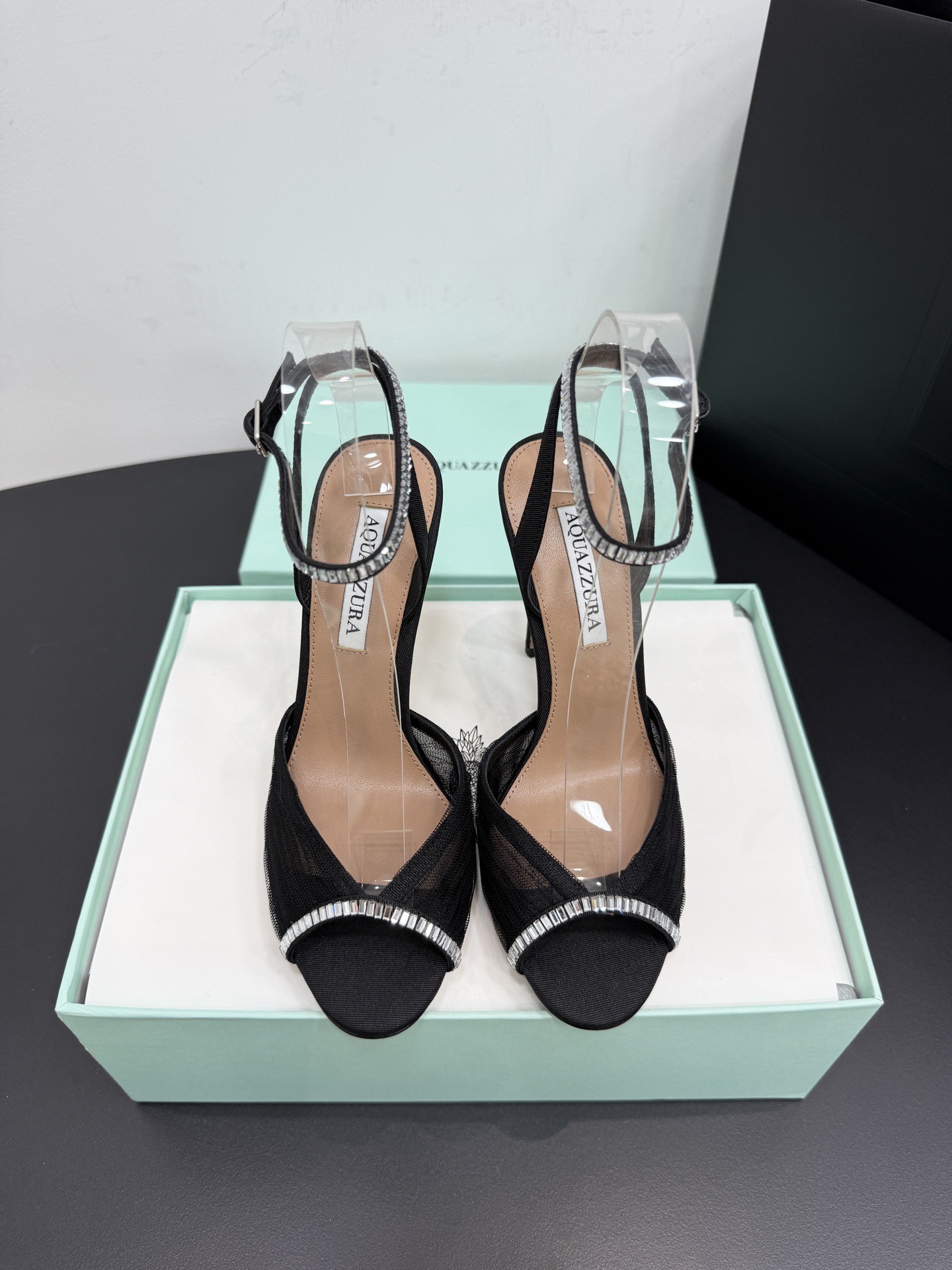 Босоножки женские Aquazzura черного цвета