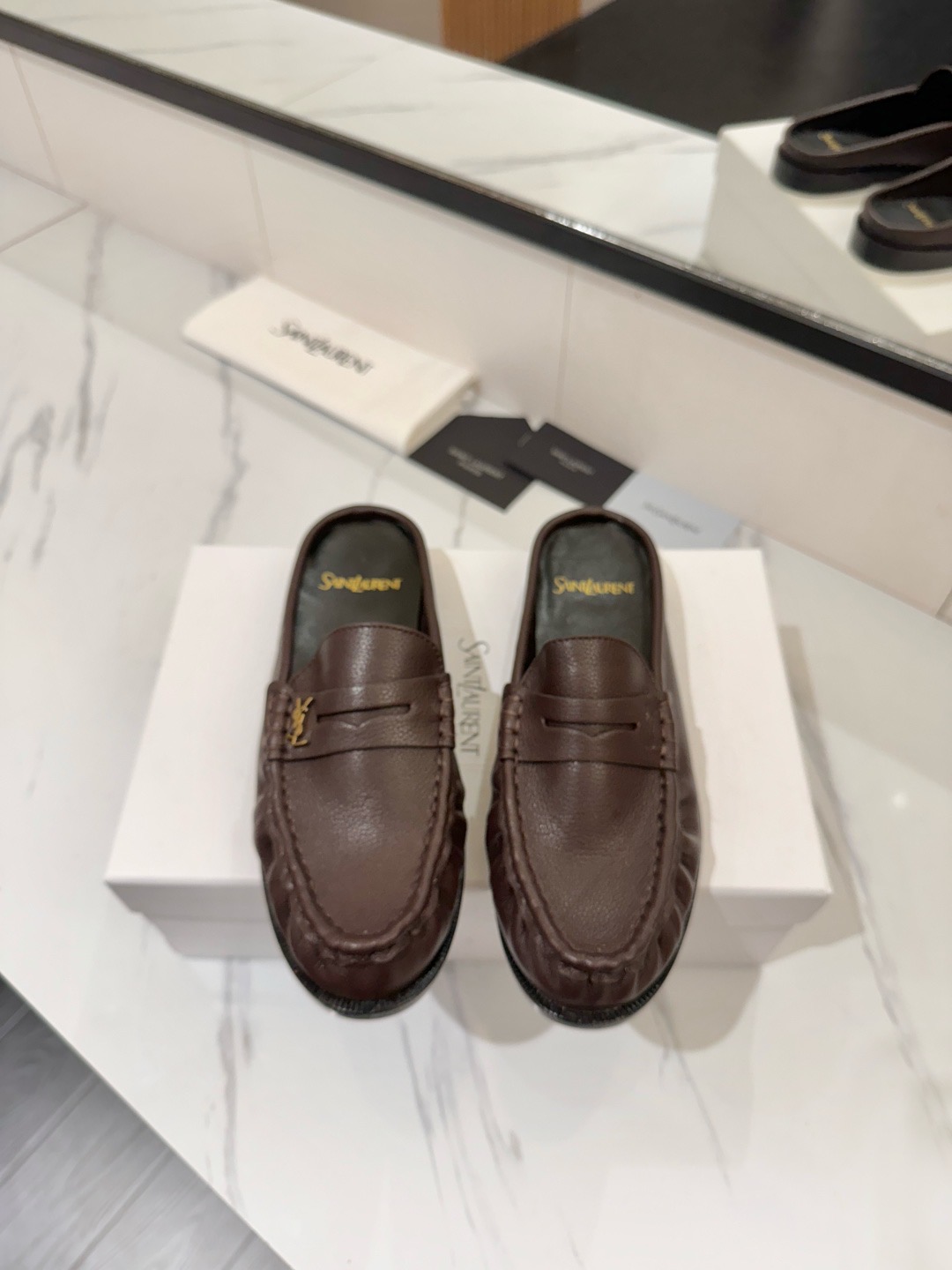 Лоферы-мюли Saint Laurent Le Loafer шоколадного цвета