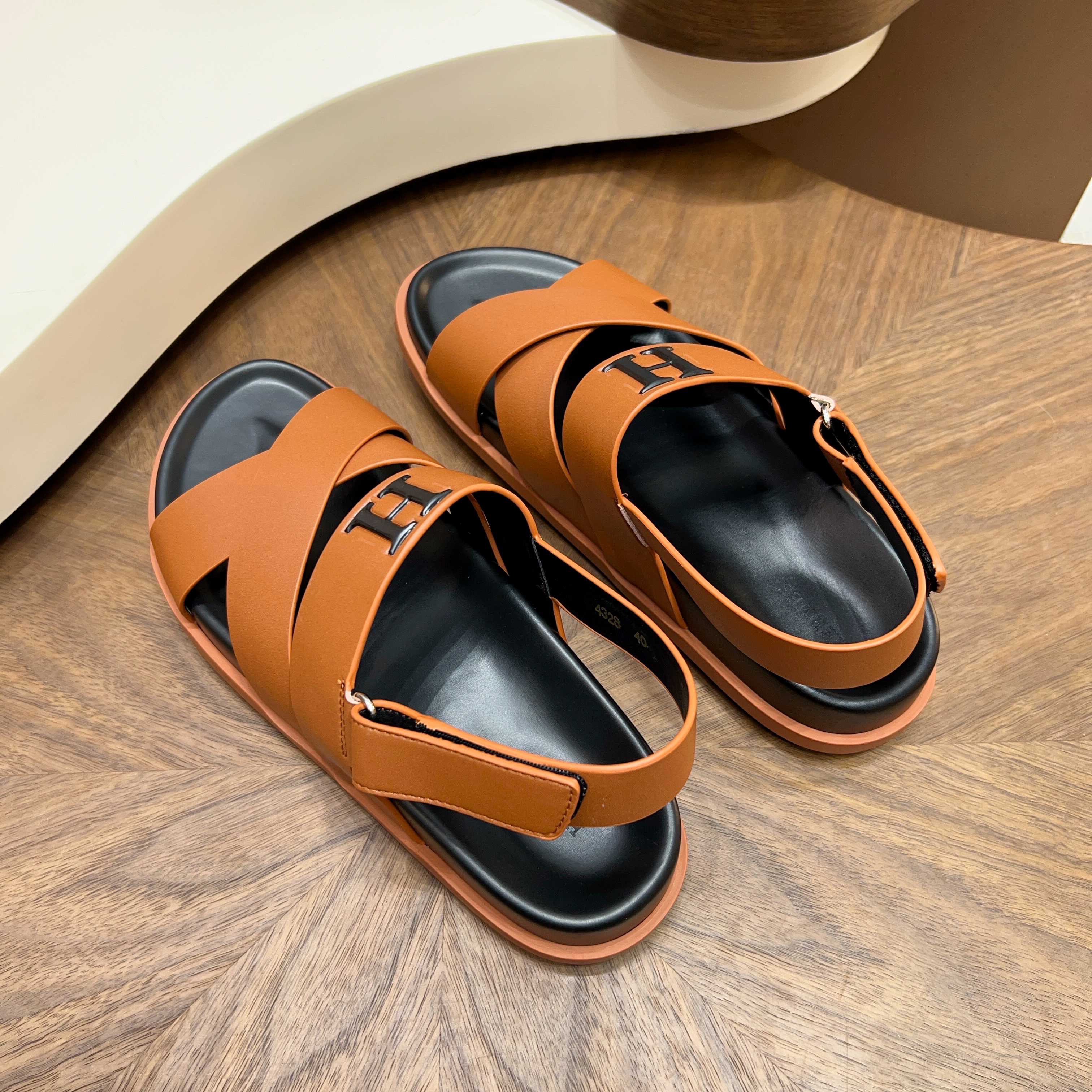 Сандалии мужские в стиле Hermès коричневого цвета