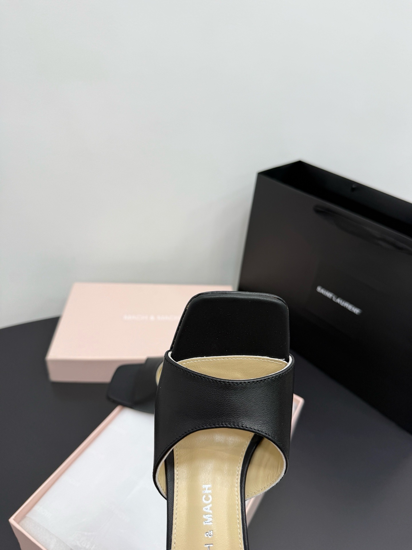 Мюли женские в стиле Mach & Mach черного цвета