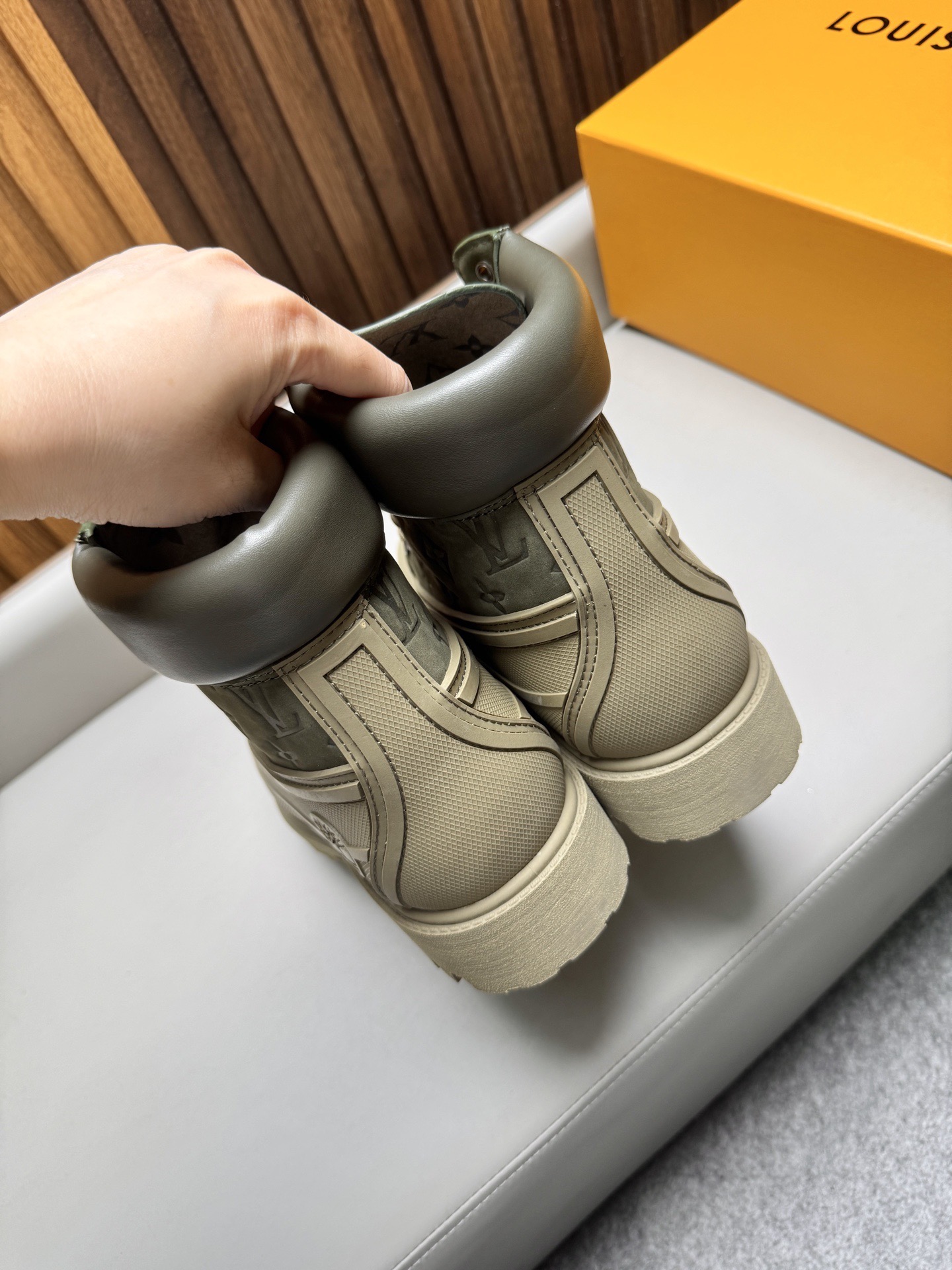 Ботинки мужские Louis Vuitton LV Remix Combat Boot цвета хаки