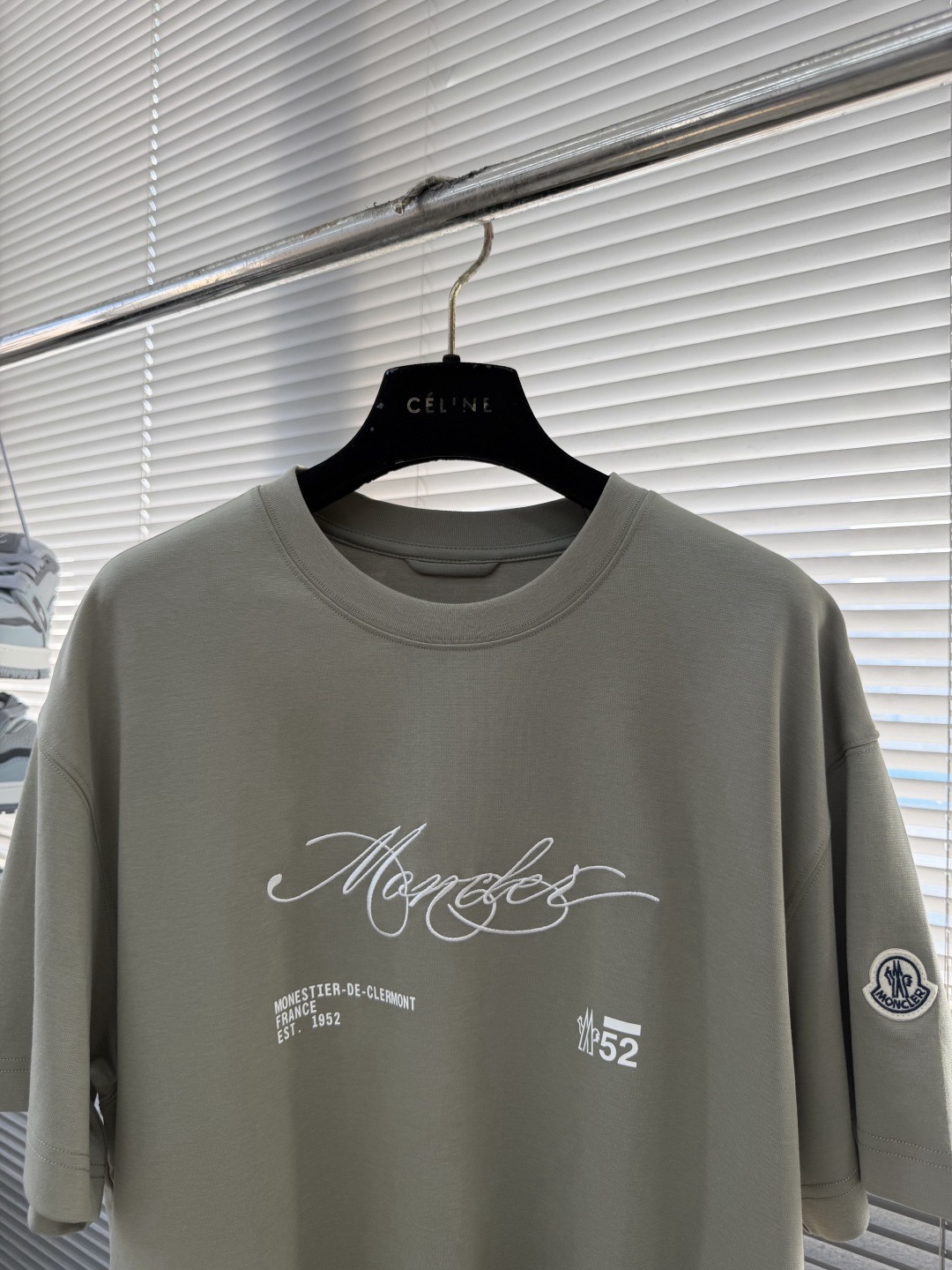 Футболка мужская в стиле Moncler с принтом оливкового (хаки) цвета