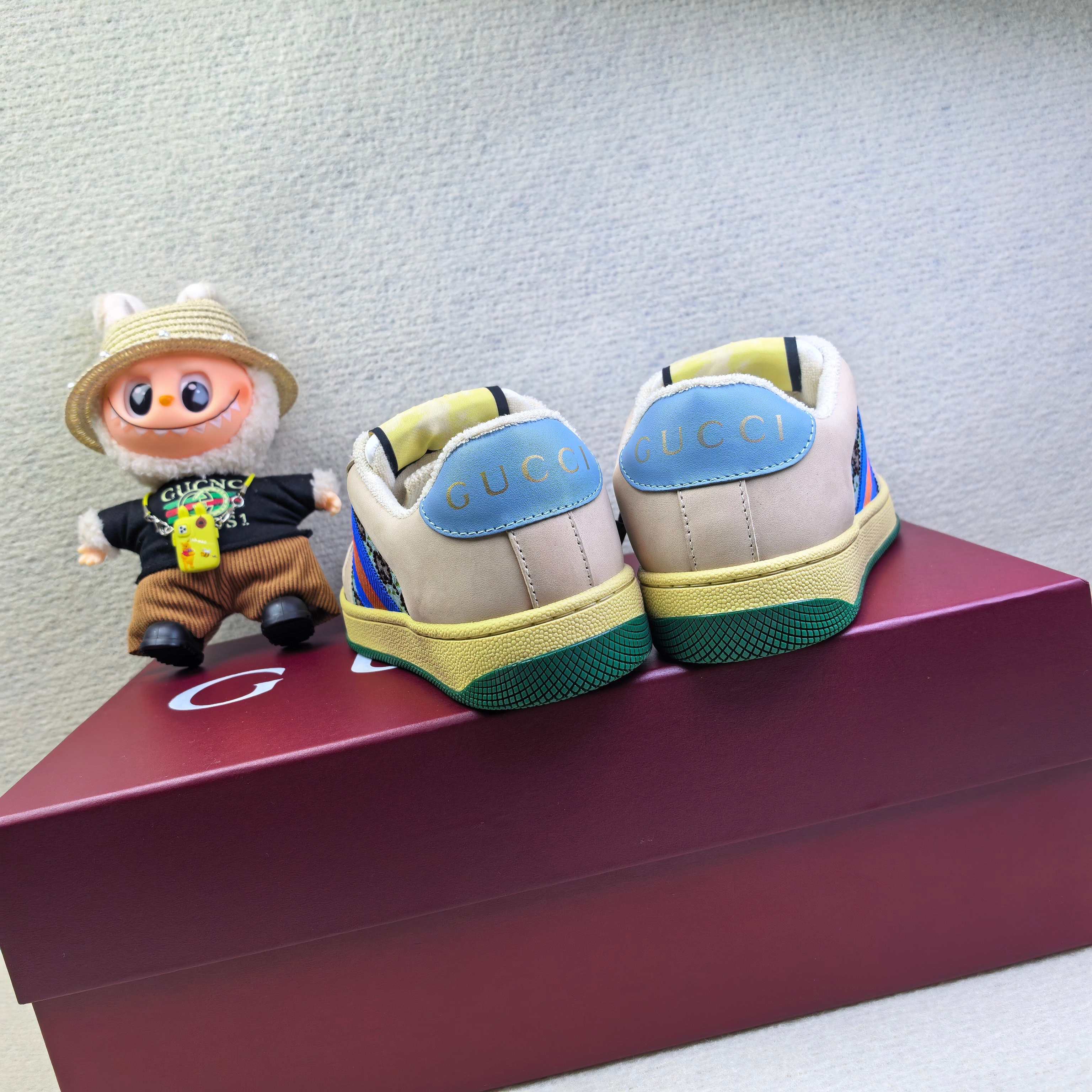 Кроссовки унисекс в стиле Gucci бежевого цвета с голубыми акцентами