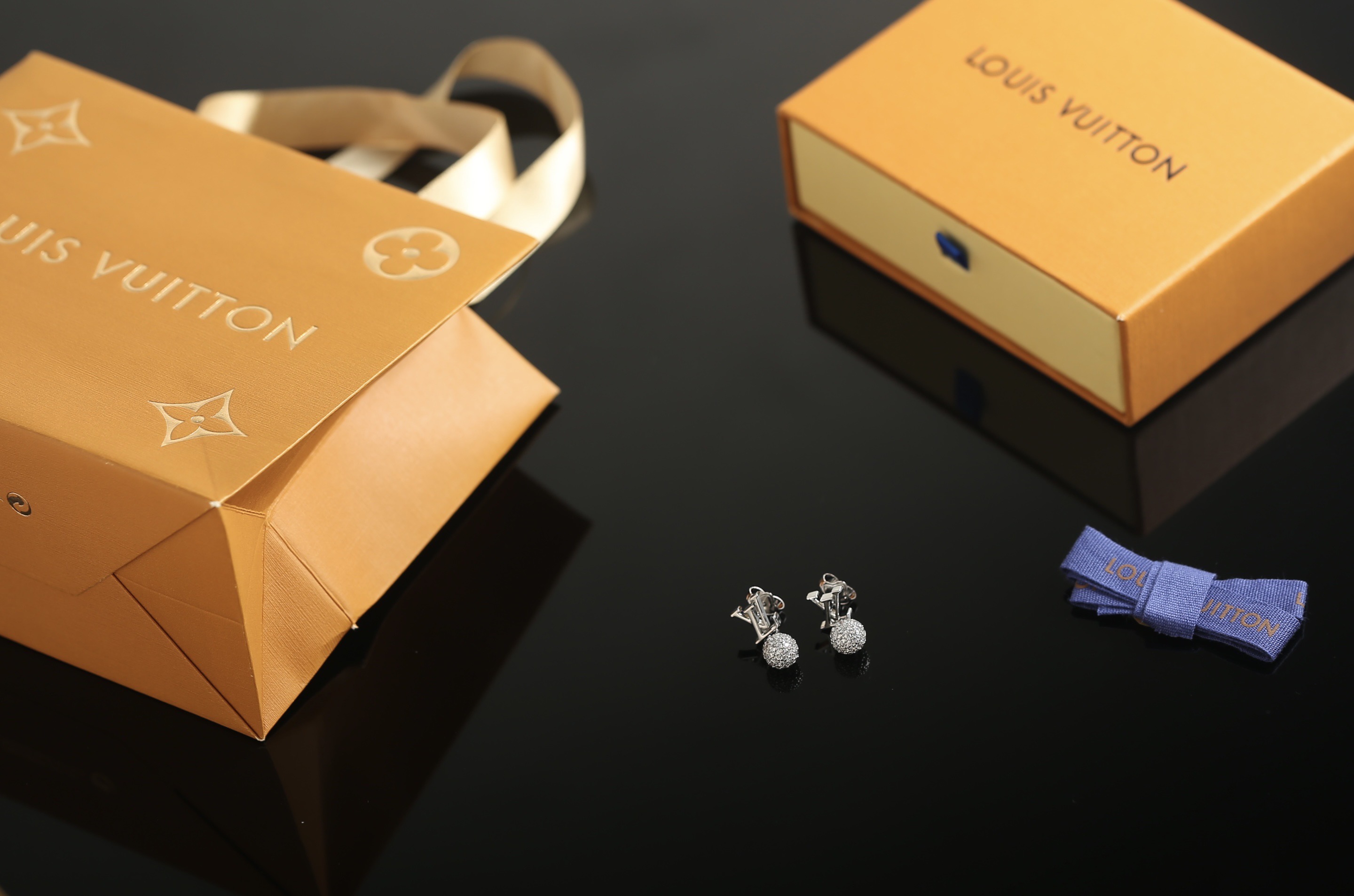 Серьги женские в стиле Louis Vuitton Iconic Louisa Strass