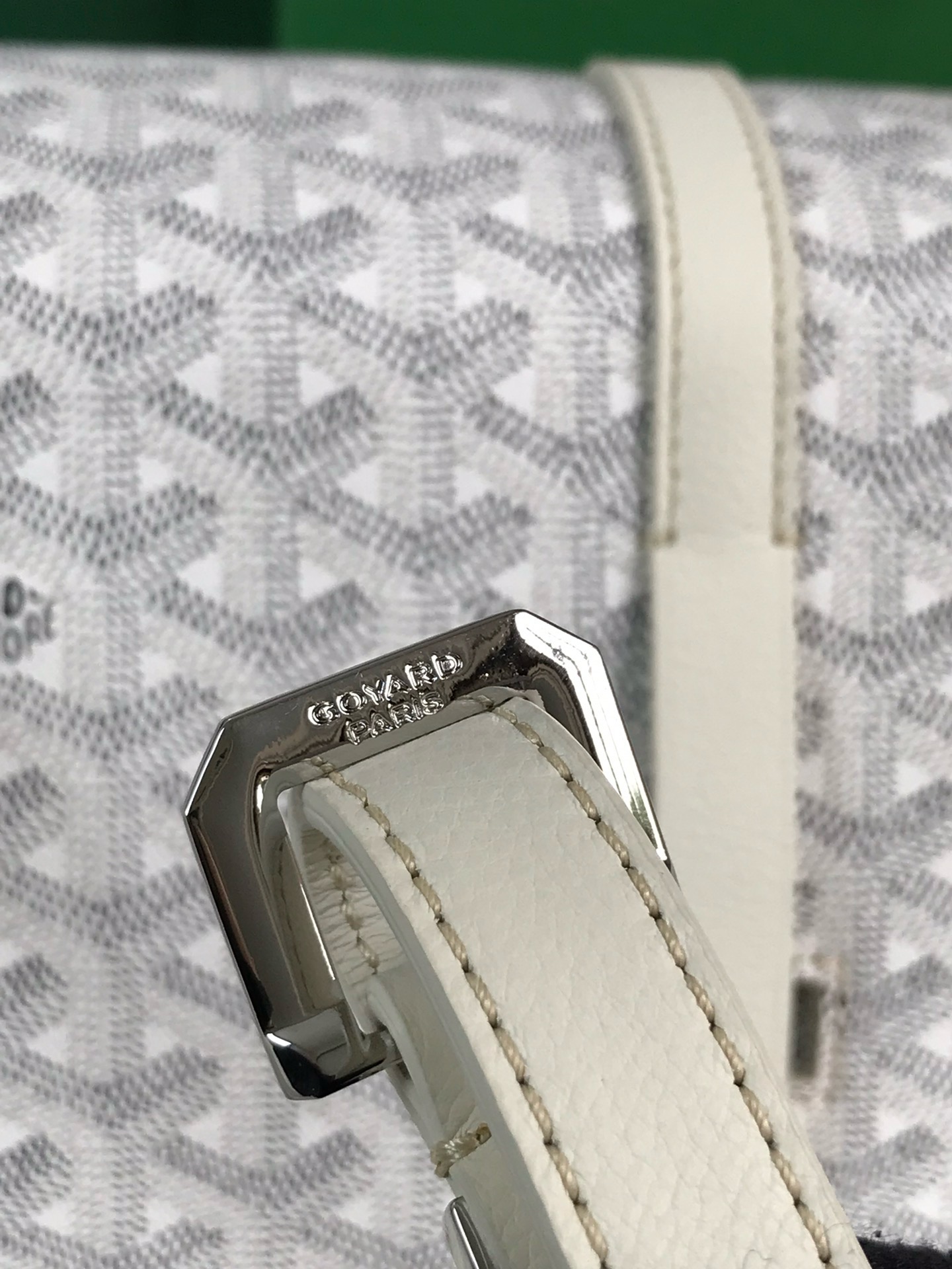 Сумка женская Goyard Belvédère II белого цвета