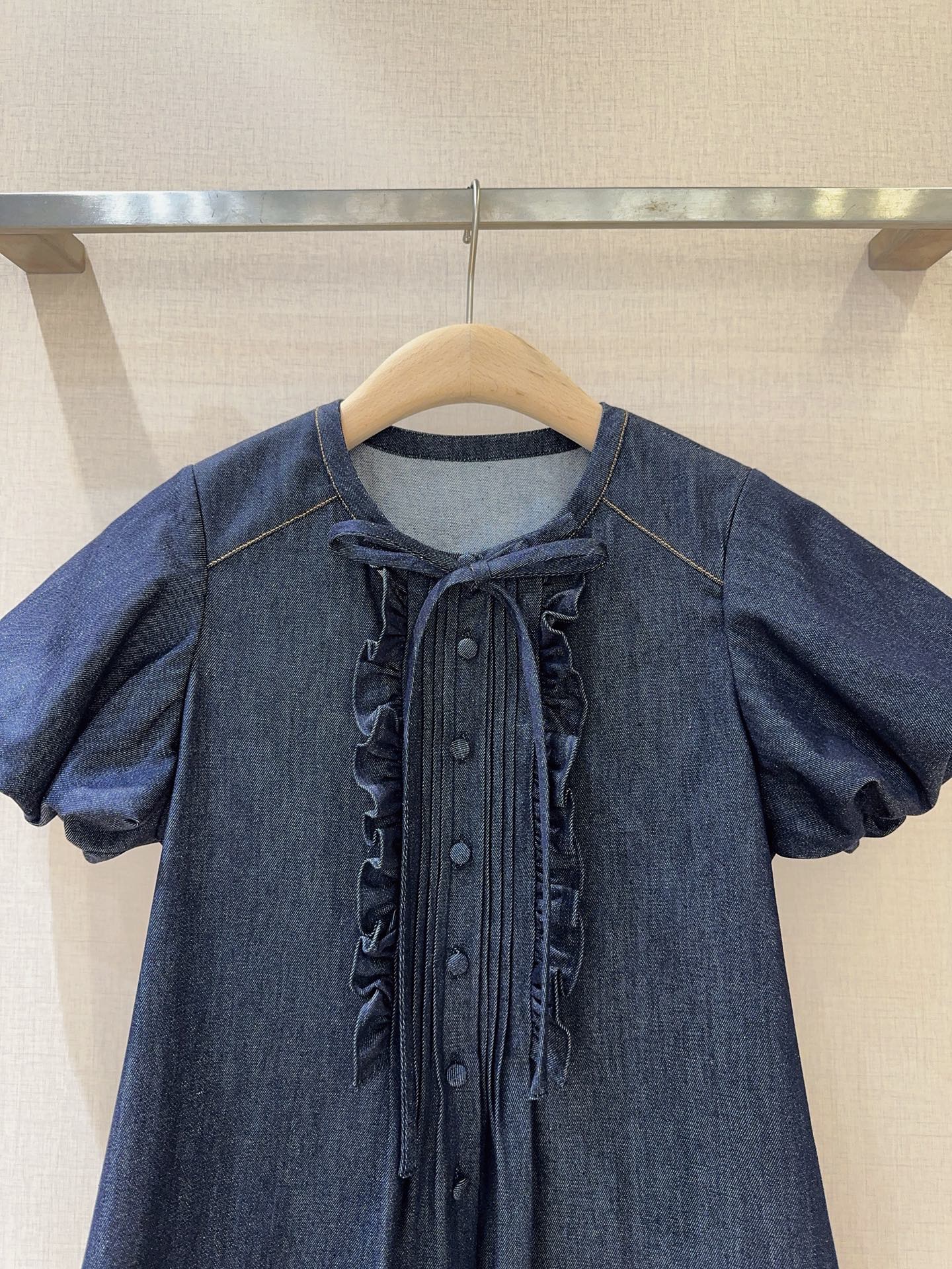 Блузка женская в стиле Dice Kayek синего цвета из денима с коротким рукавом