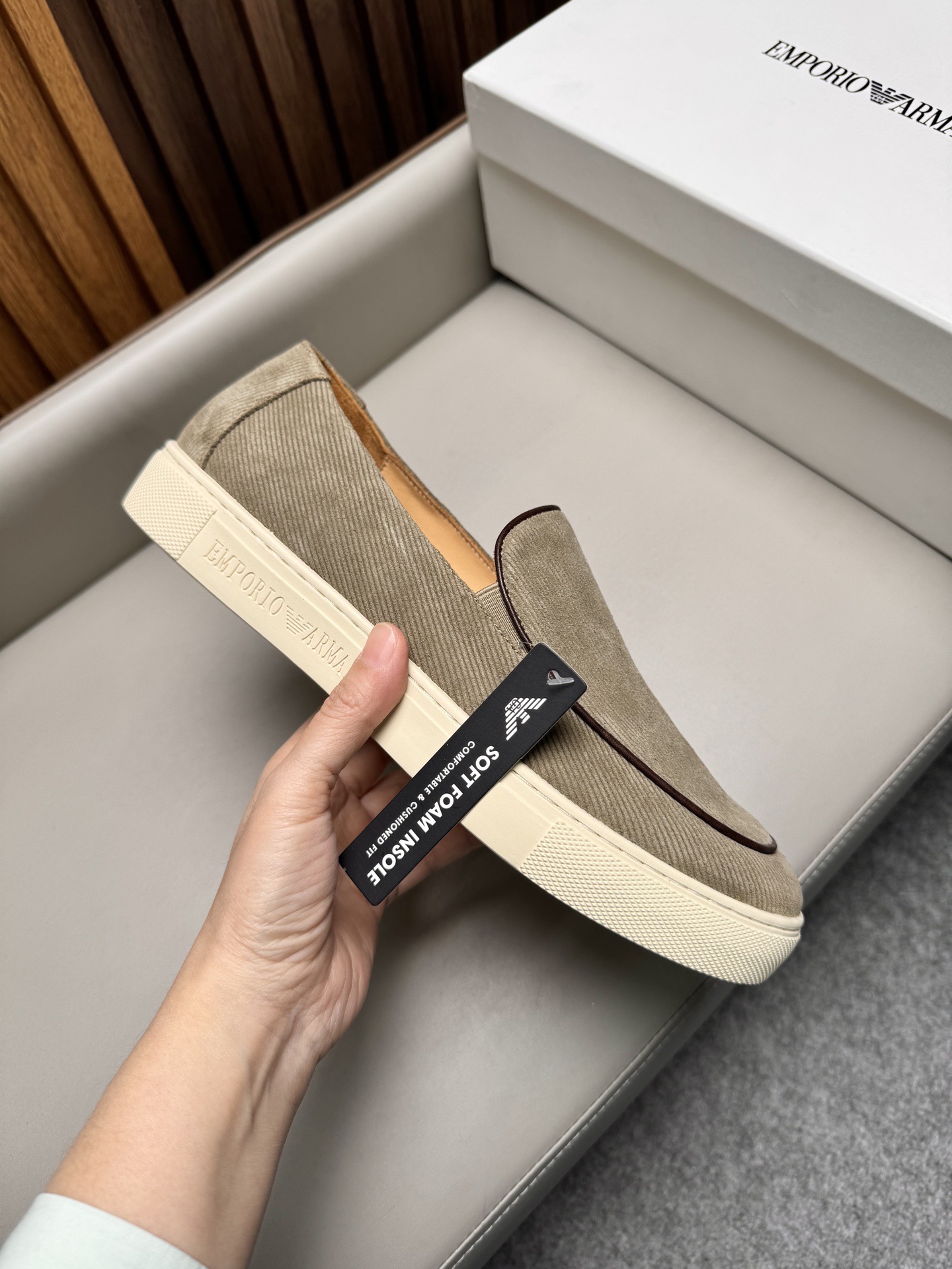 Лоферы мужские Emporio Armani бежевого цвета