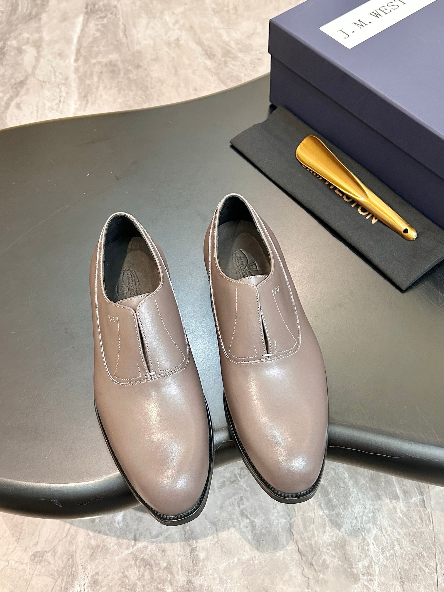 Туфли мужские J.M. Weston Iena Slip-On Oxford серо-бежевого цвета