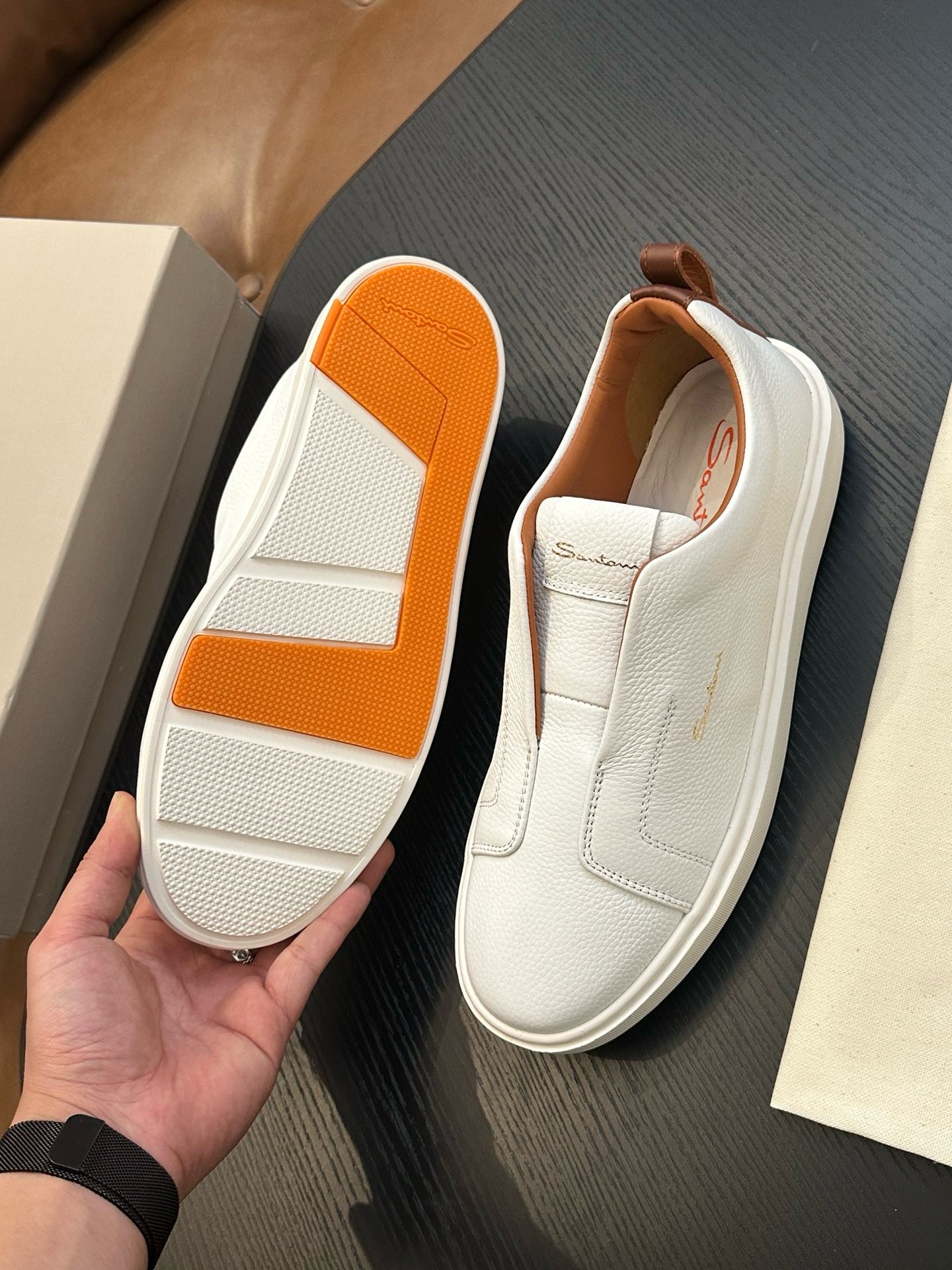 Слипоны мужские в стиле Santoni белого цвета