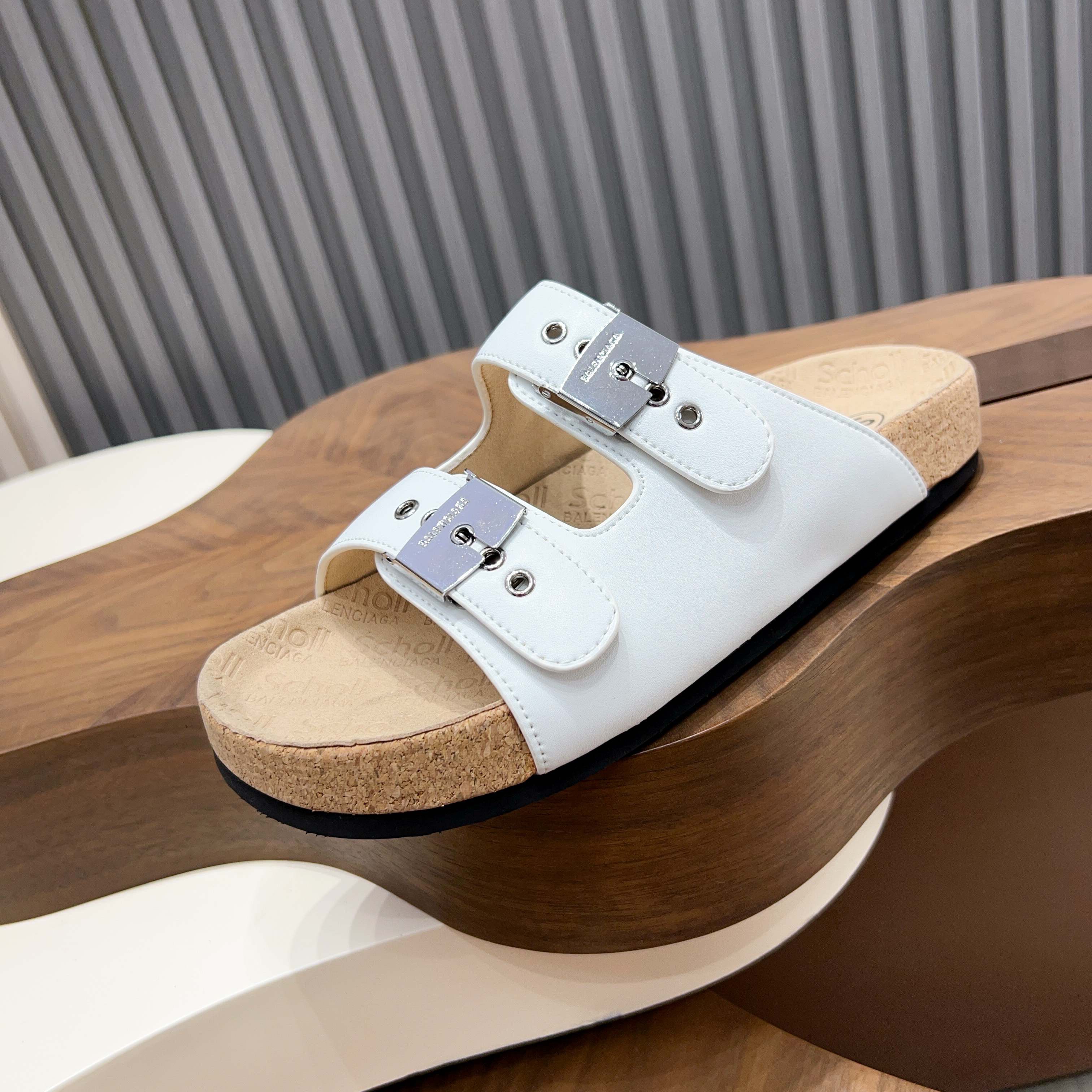 Сандалии мужские в стиле Balenciaga с пробковой подошвой белого цвета