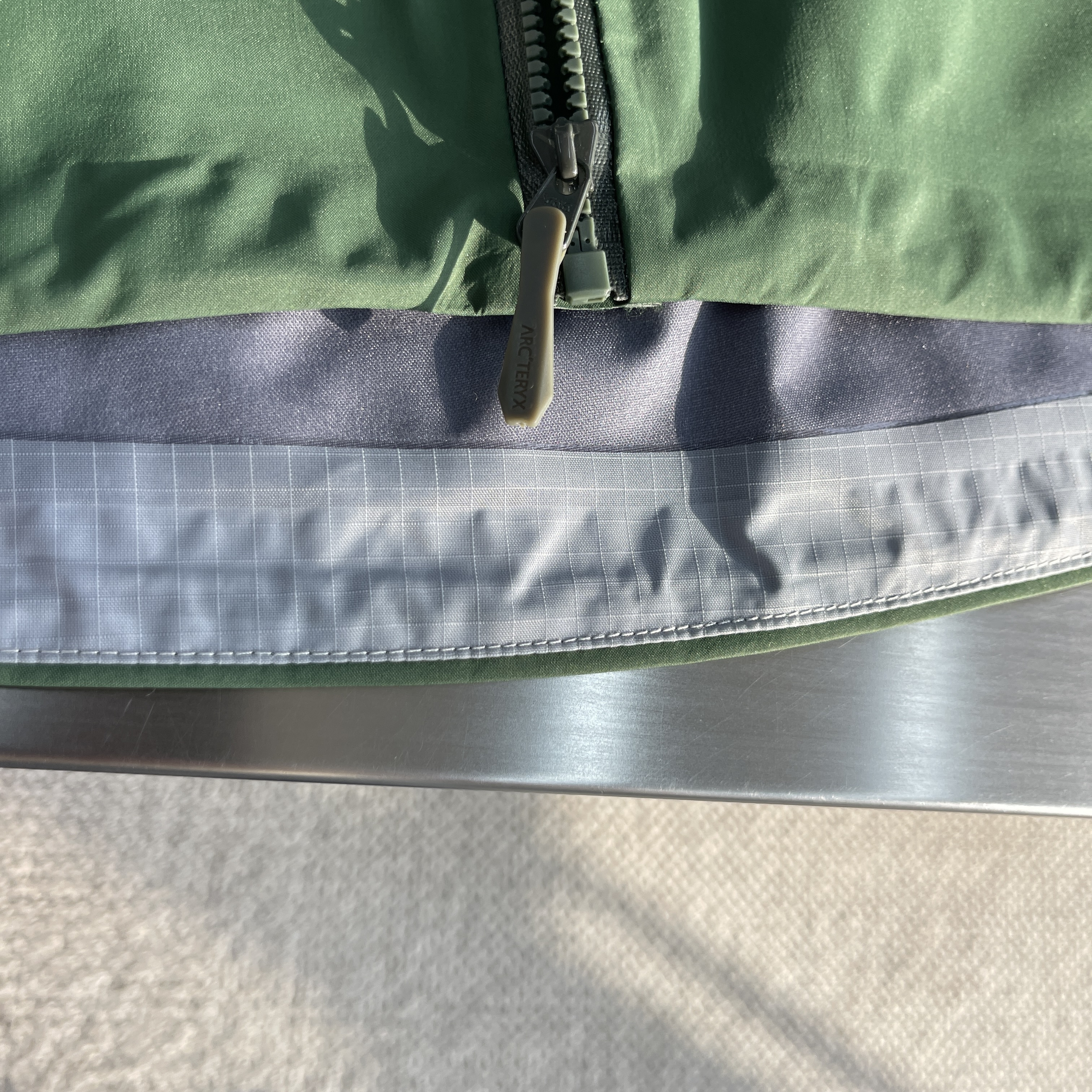 Куртка унисекс в стиле Arc’teryx Beta SL  зелёного цвета