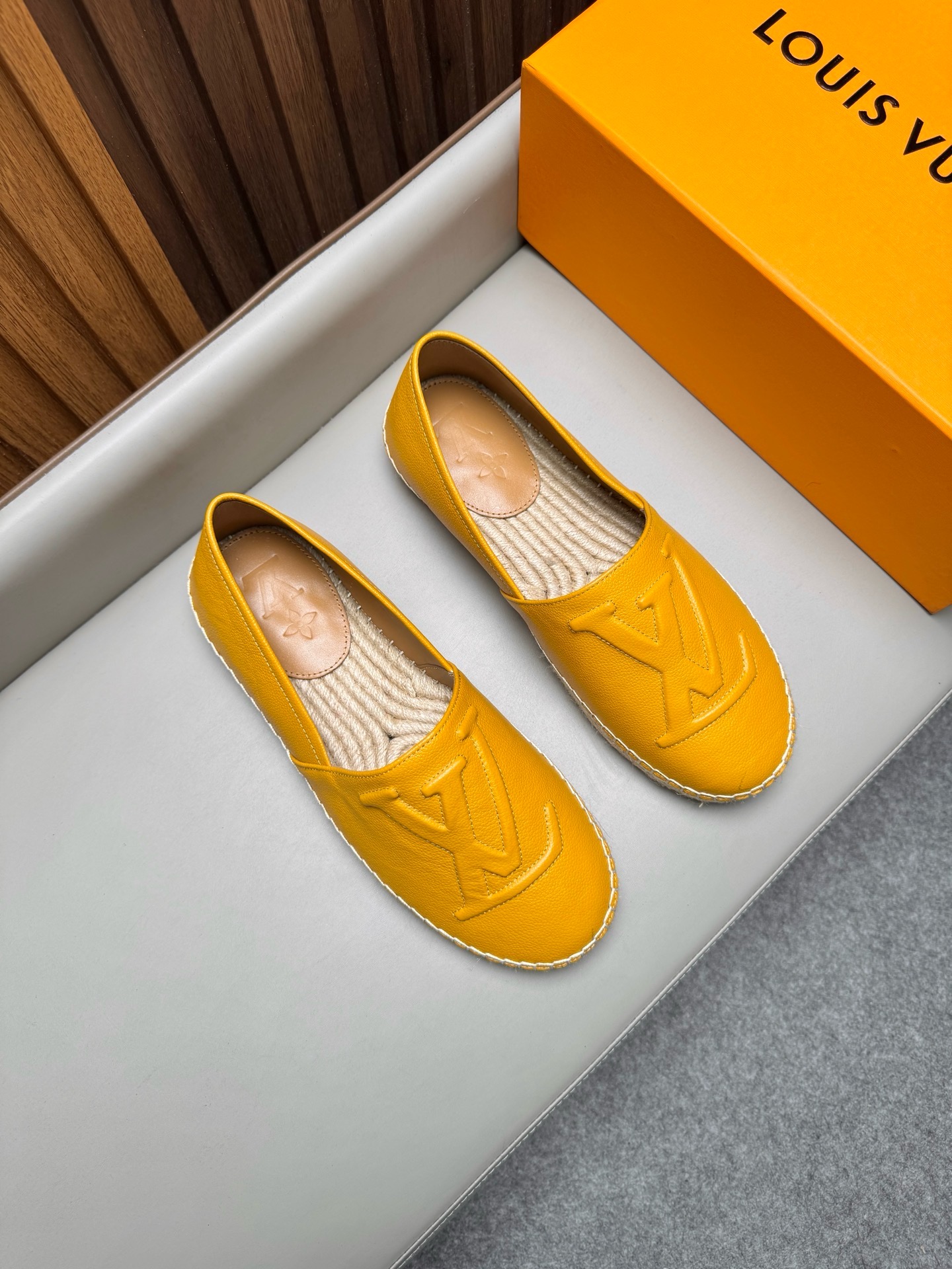 Эспадрильи мужские в стиле Louis Vuitton жёлтого цвета