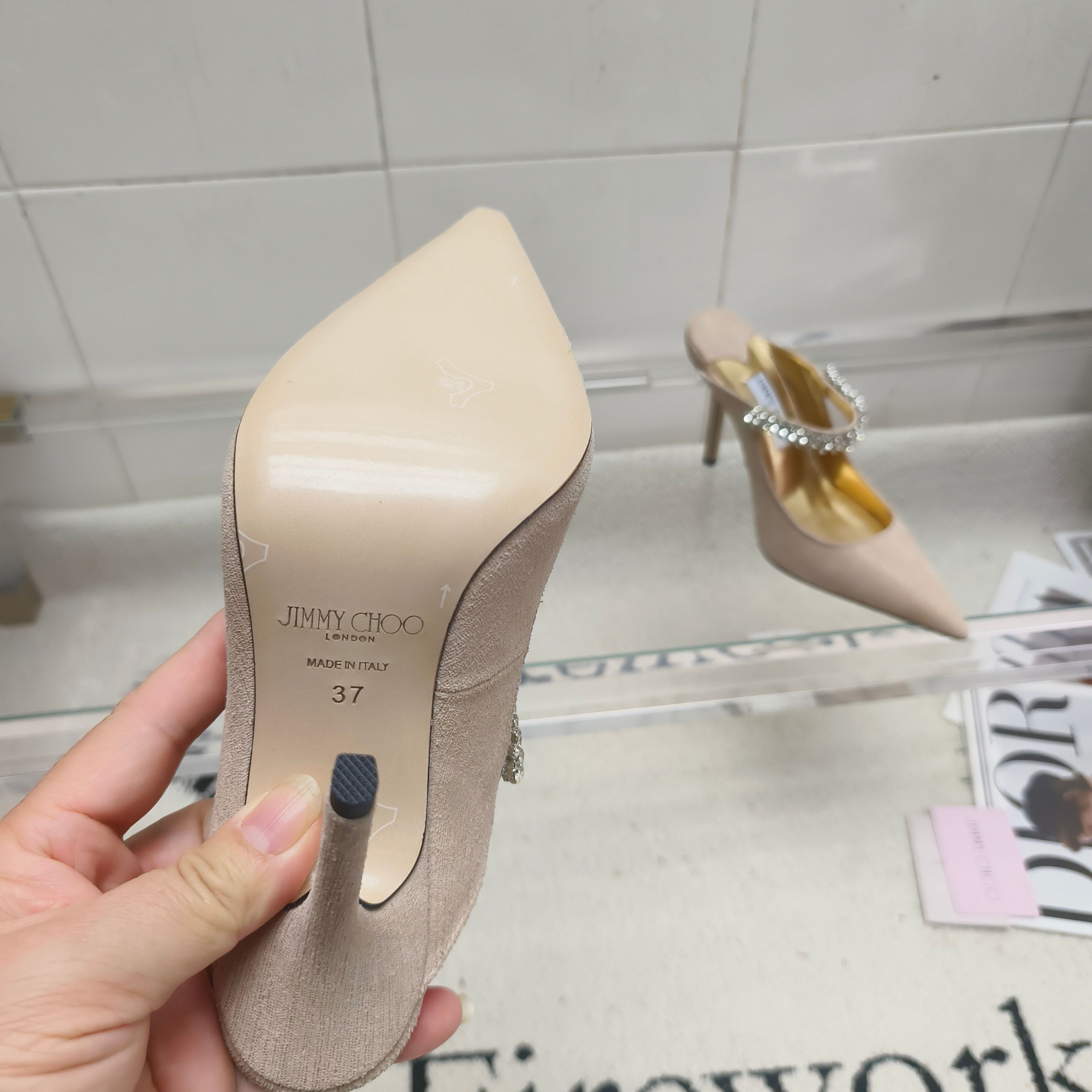 Мюли женские в стиле Jimmy Choo Bing Pump бежевого цвета