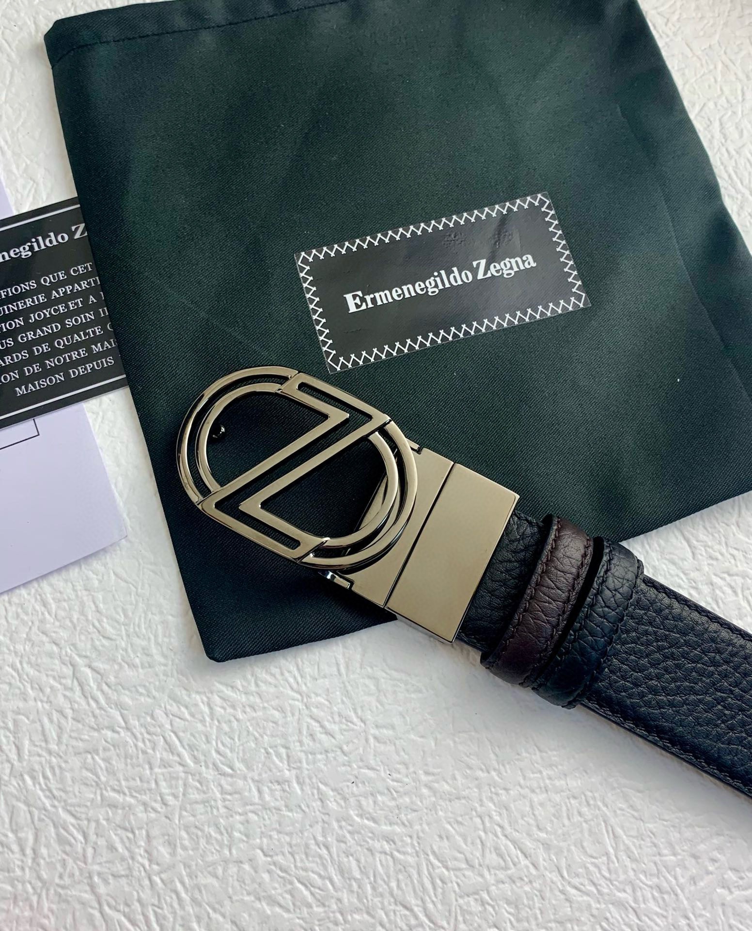 Ремень мужской двусторонний в стиле Ermenegildo Zegna из натуральной кожи чёрного и тёмно-коричневого цвета с фирменной пряжкой шириной 3.5 см