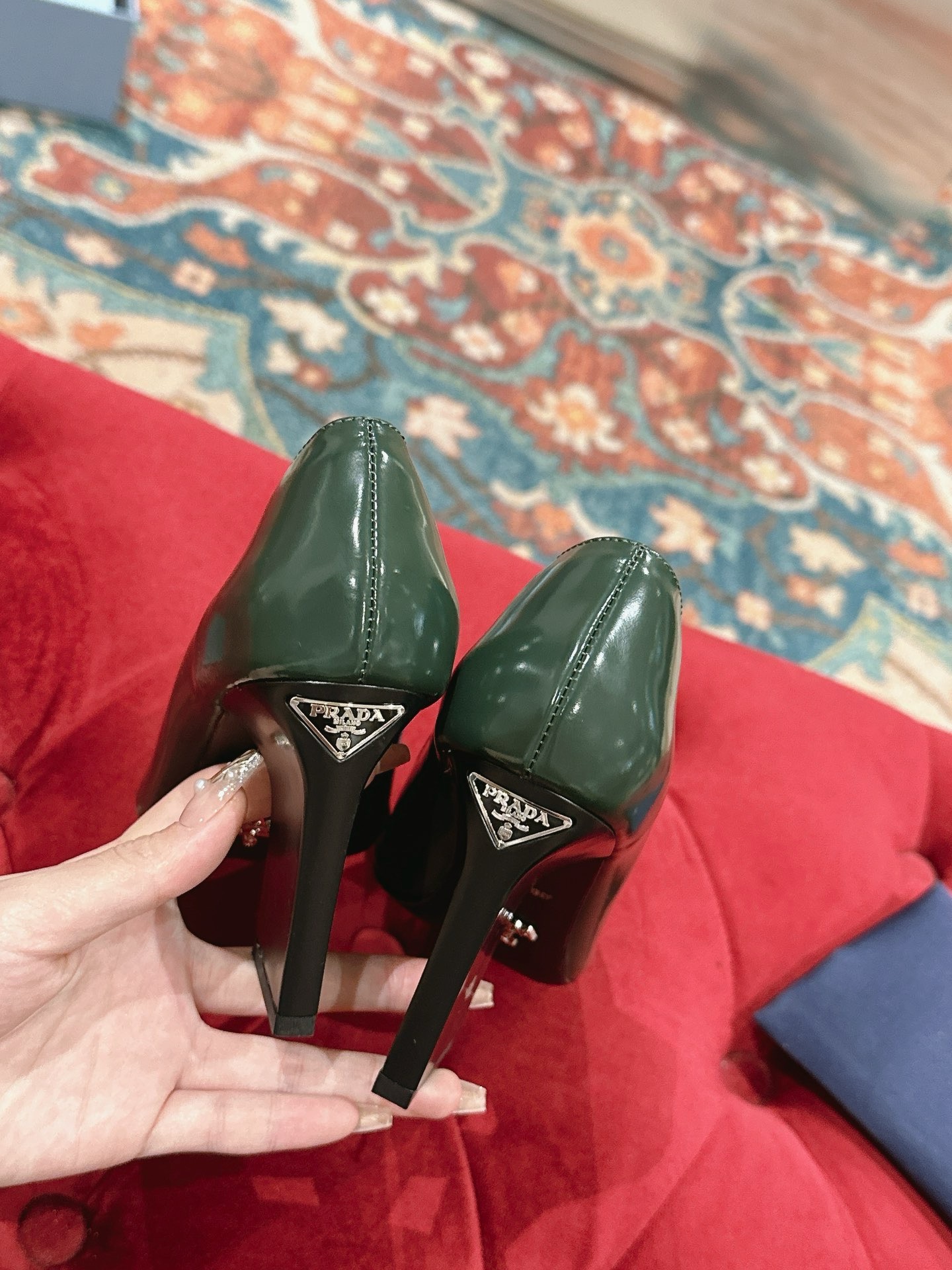 Туфли женские Prada на высоком устойчивом каблуке зелёного цвета