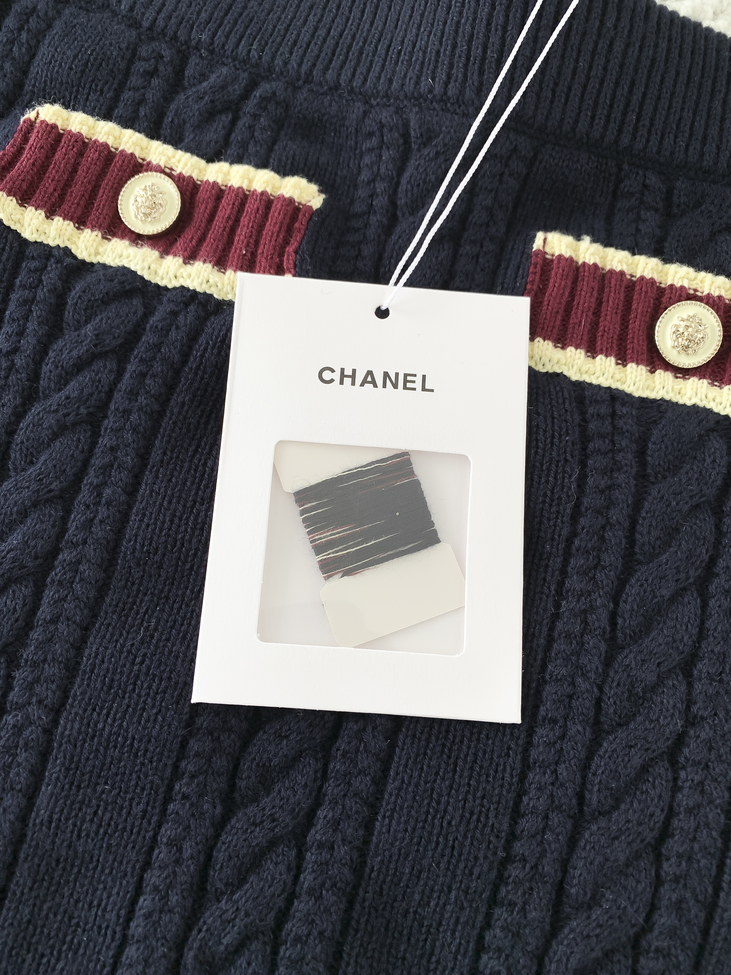 Костюм женский в стиле Chanel тёмно-синего с юбкой и кардиганом