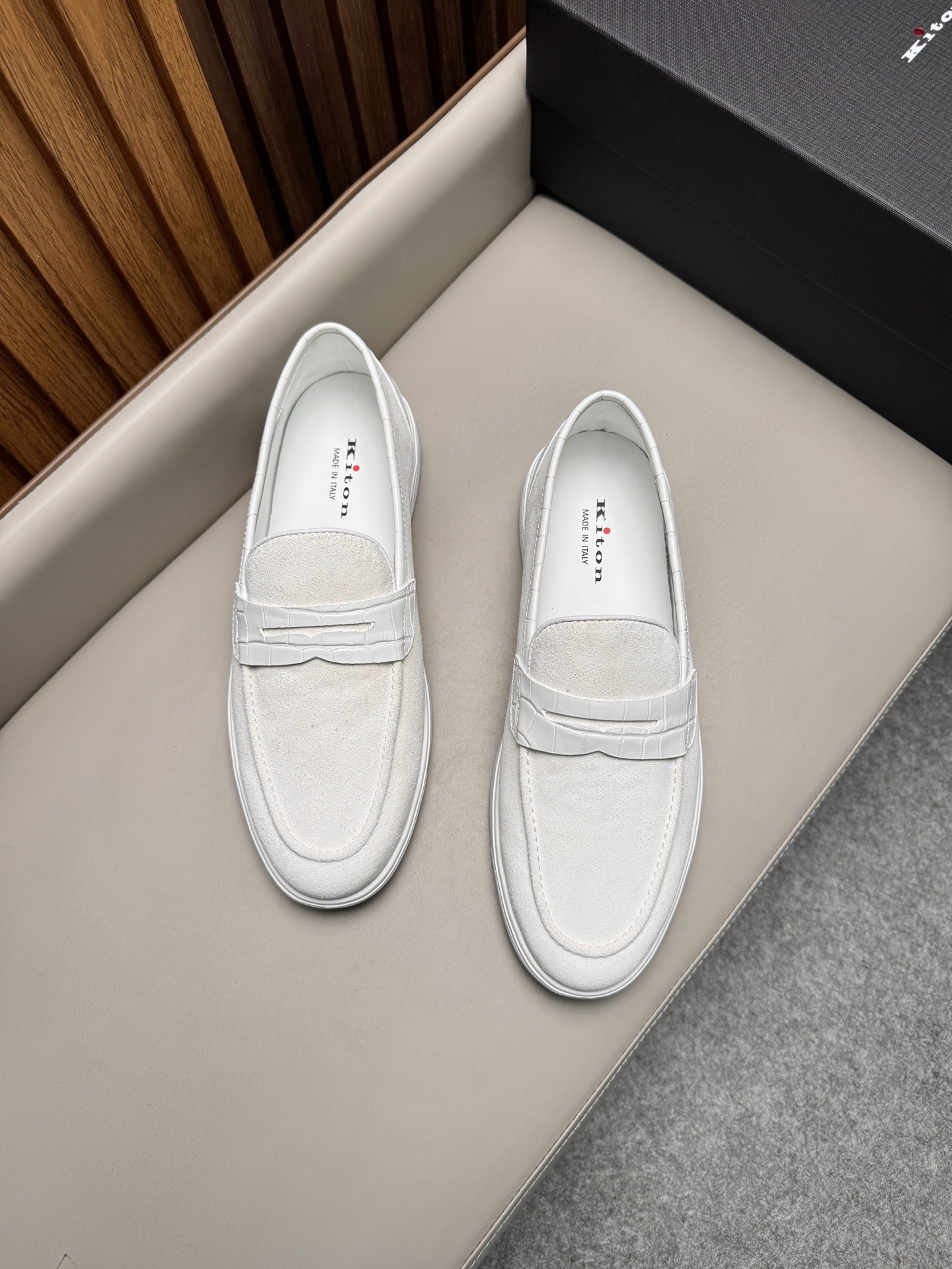 Лоферы мужские в стиле Kiton белого цвета