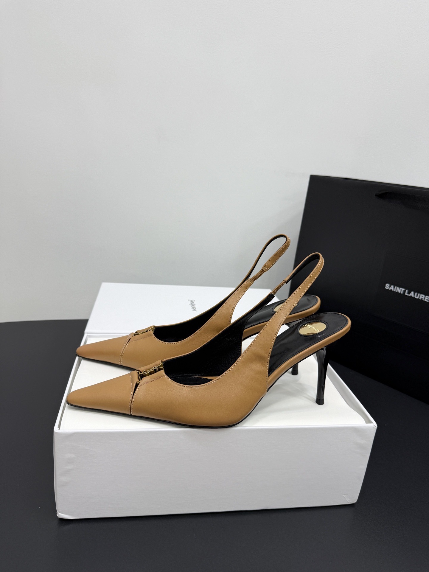 Туфли женские в стиле Saint Laurent YSL бежевого цвета