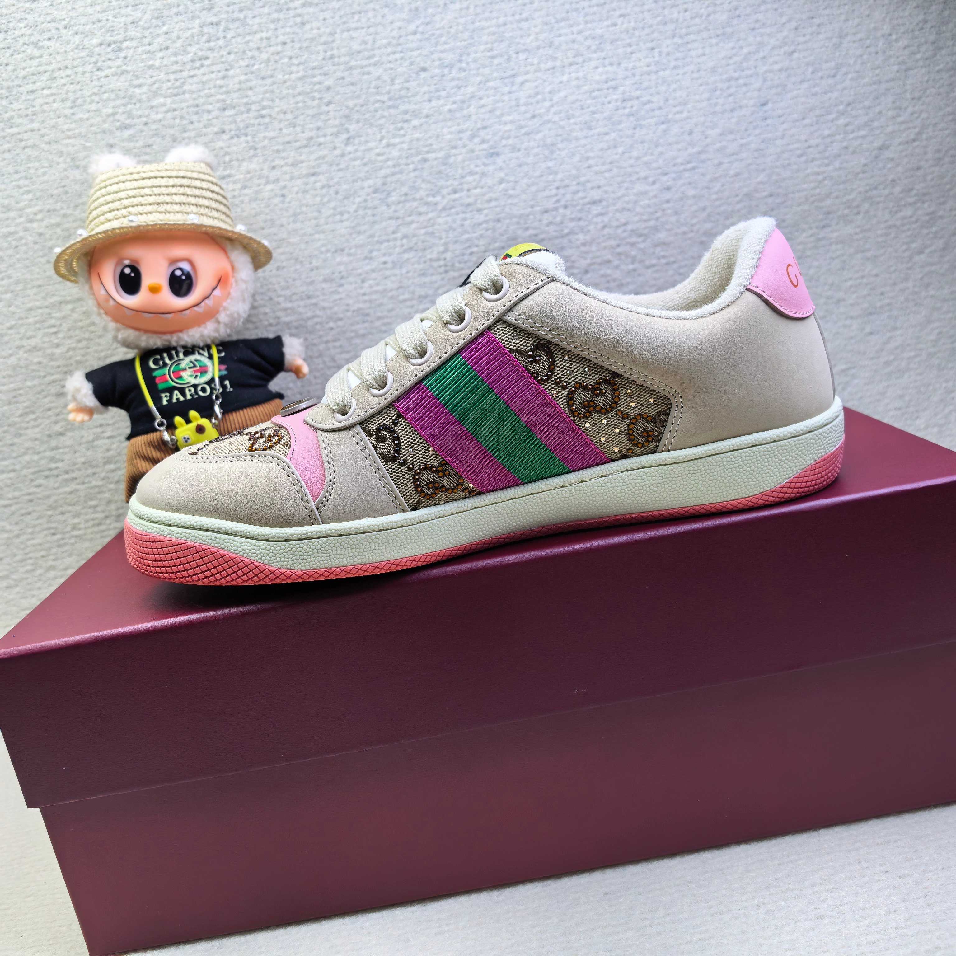 Кроссовки унисекс в стиле Gucci бежевого цвета с розовыми акцентами